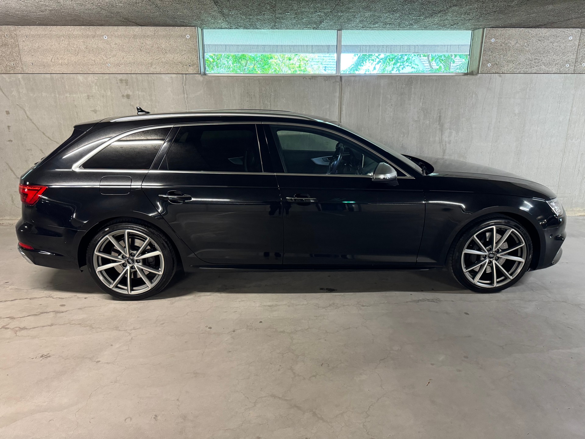 AUDI S4 Avant 3.0 TFSI quattro tiptronic-image-4