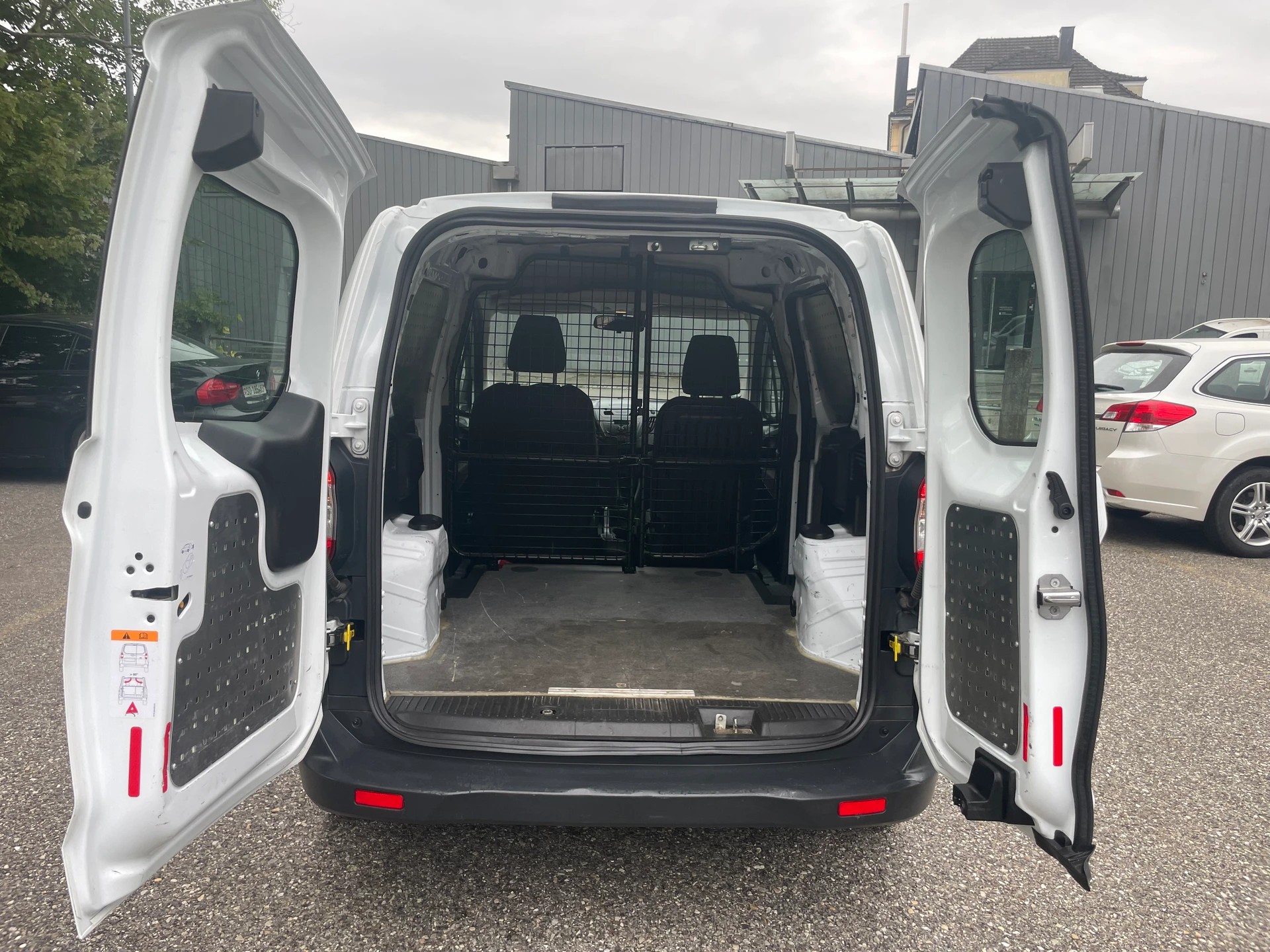 FORD Transit Courier Van 1.0 EcoBoost Trend * 02x Sitzplätze ** Klimaanlage ** 02x Airbeg ** Frisch Ab MFK-image-12