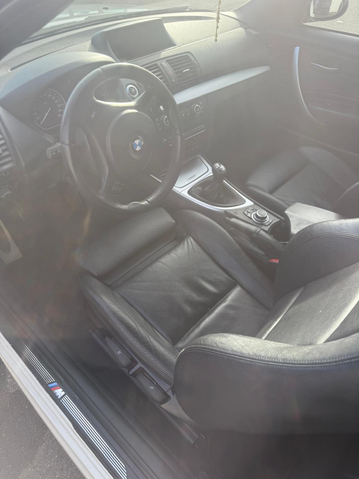 BMW 120d Cabrio-image-4