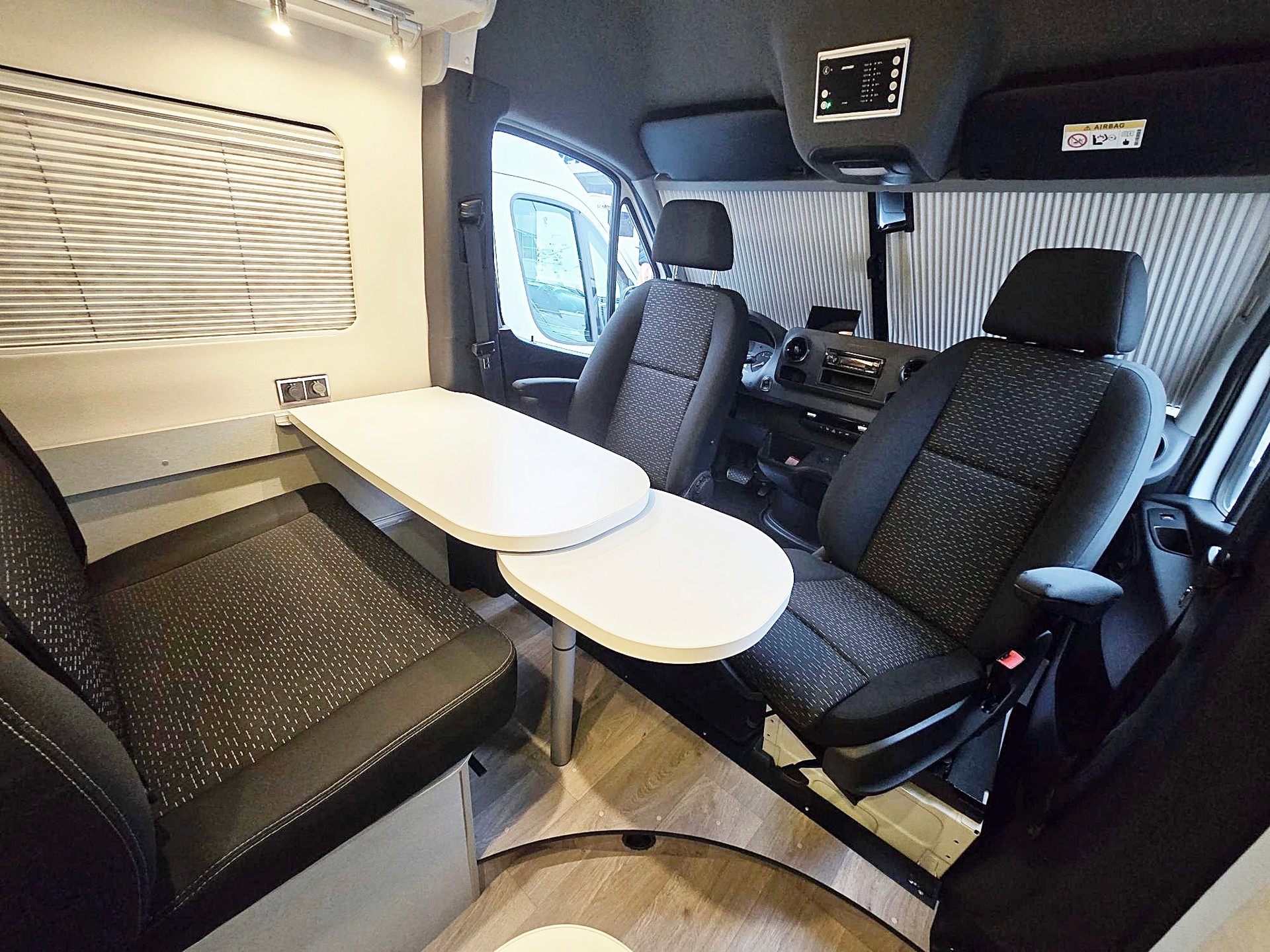 HYMER FREE S 600 2,2 CDI DIESEL AUTOMAT HOCHDACH H3 MERCEDES-image-8