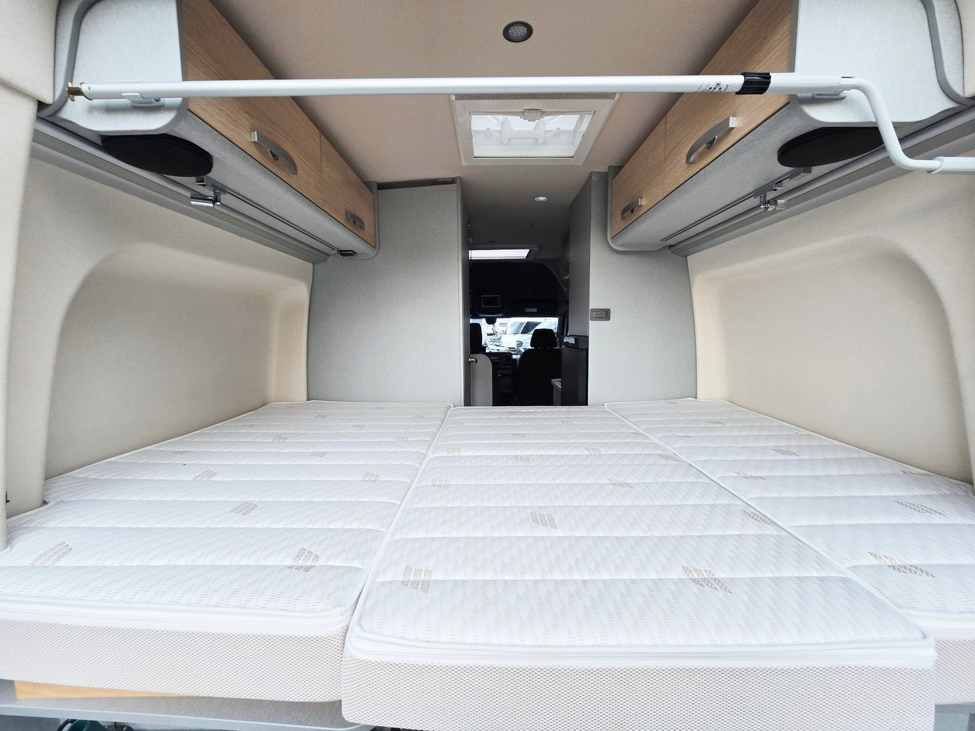 HYMER FREE S 600 2,2 CDI DIESEL AUTOMAT HOCHDACH H3 MERCEDES-image-7