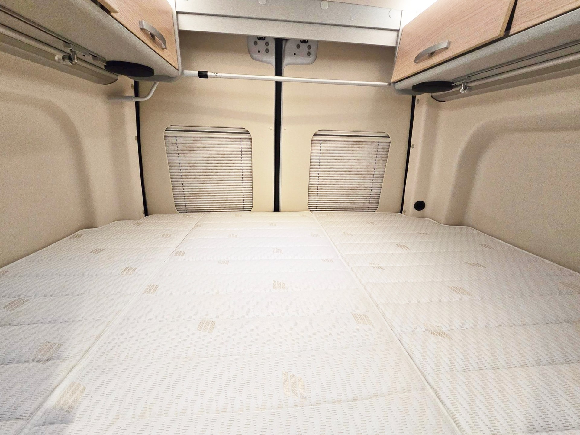 HYMER FREE S 600 2,2 CDI DIESEL AUTOMAT HOCHDACH H3 MERCEDES-image-5