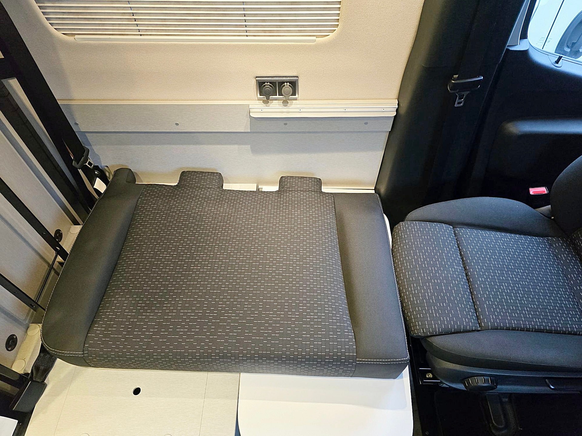 HYMER FREE S 600 2,2 CDI DIESEL AUTOMAT HOCHDACH H3 MERCEDES-image-9