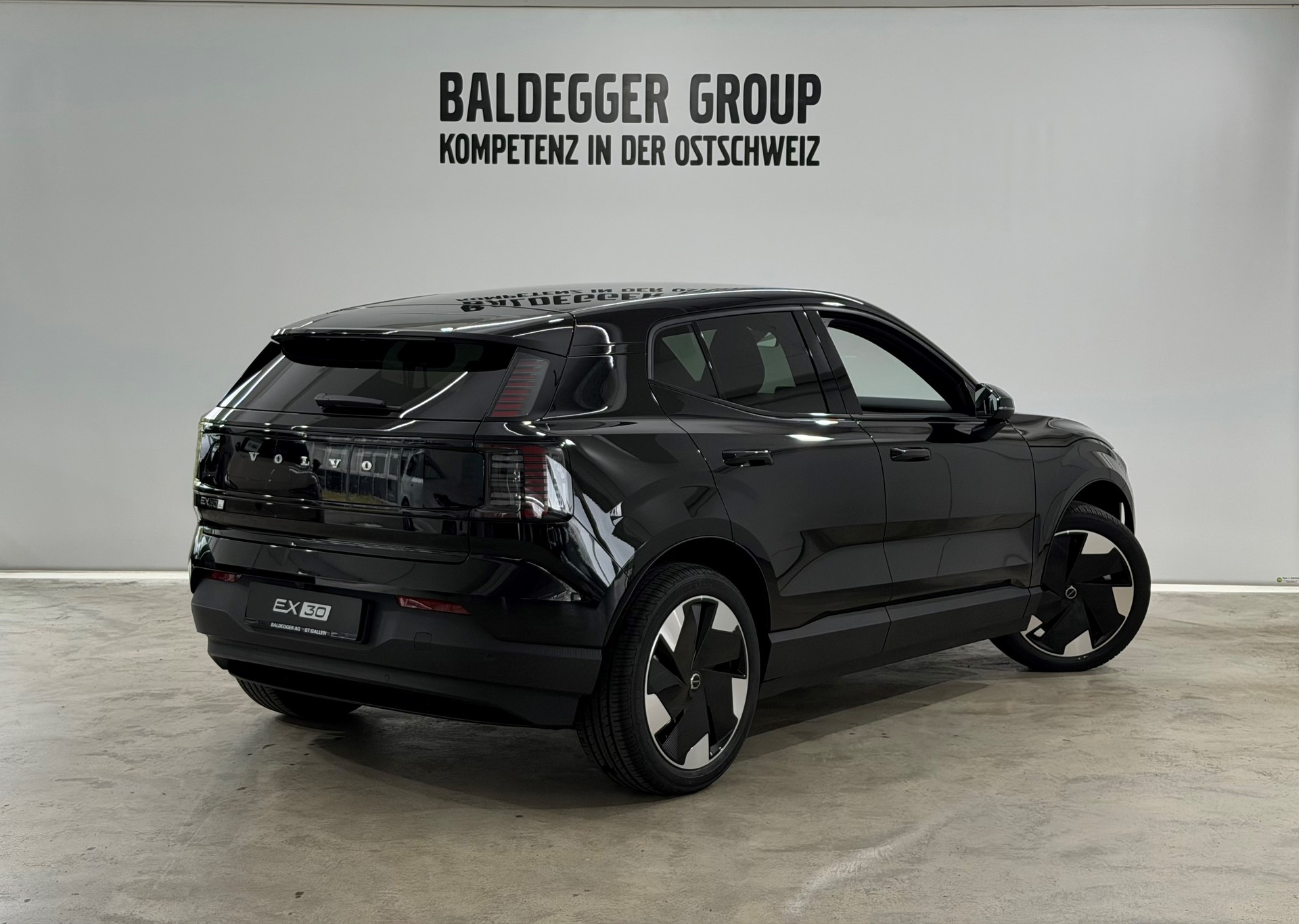 VOLVO EX 30 E60 Twin Plus Performance-image-2