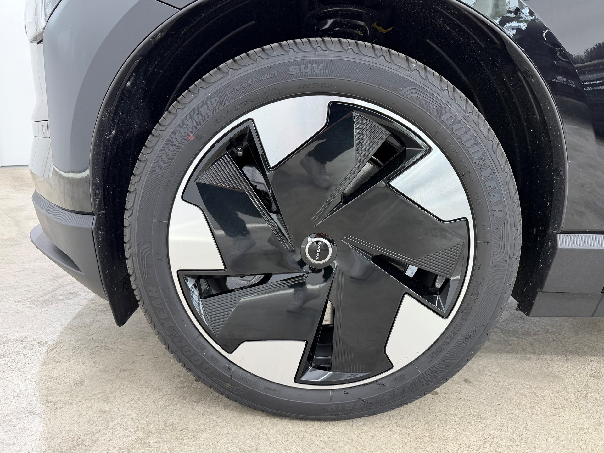 VOLVO EX 30 E60 Twin Plus Performance-image-7