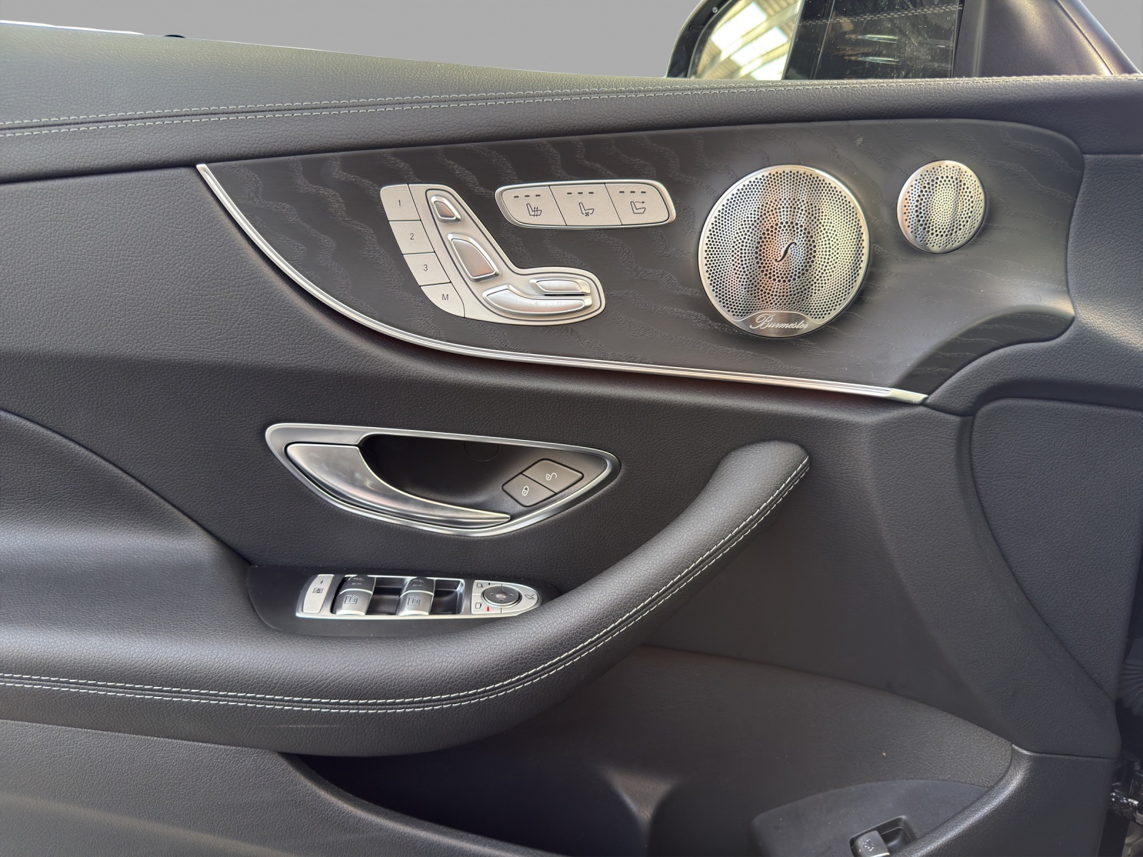 MERCEDES-BENZ E 200 Cabriolet 4Matic AMG Line 9G-Tronic-image-13