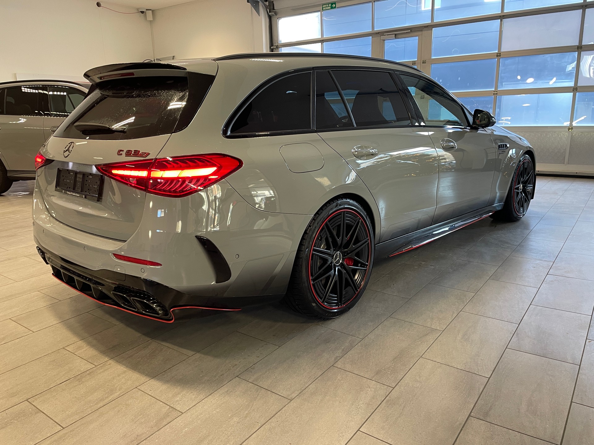MERCEDES-BENZ C 63 S AMG T E Performance 4 Matic F1 Edition-image-5