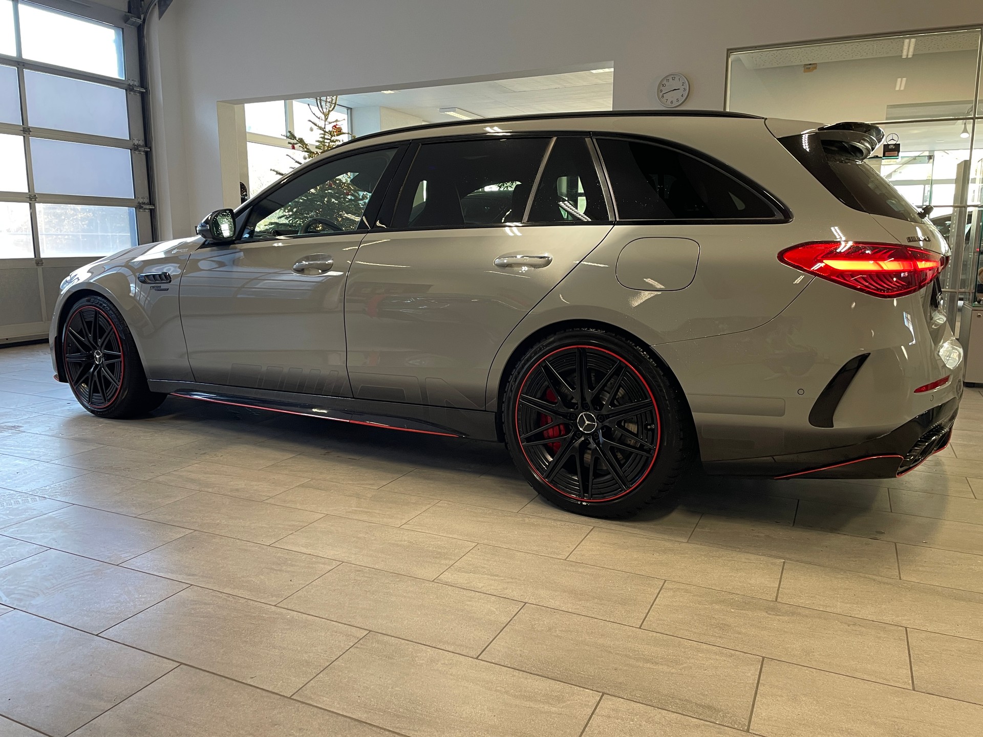 MERCEDES-BENZ C 63 S AMG T E Performance 4 Matic F1 Edition-image-4