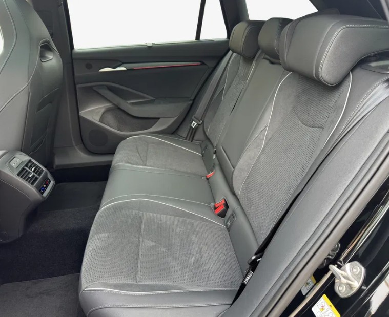 SKODA Superb Combi 2.0 TSI Sportline 4x4 DSG-image-10