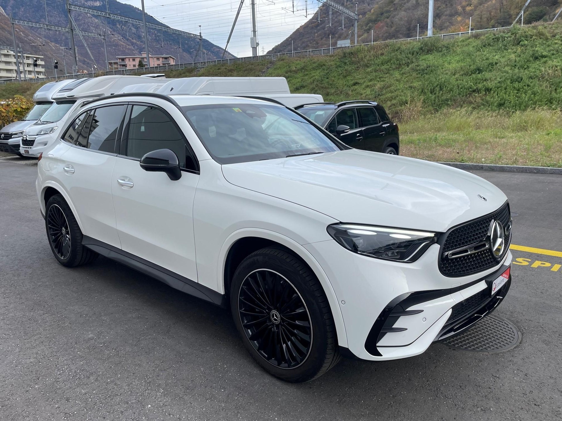 MERCEDES-BENZ GLC 200 AMG Line 4matic-image-0