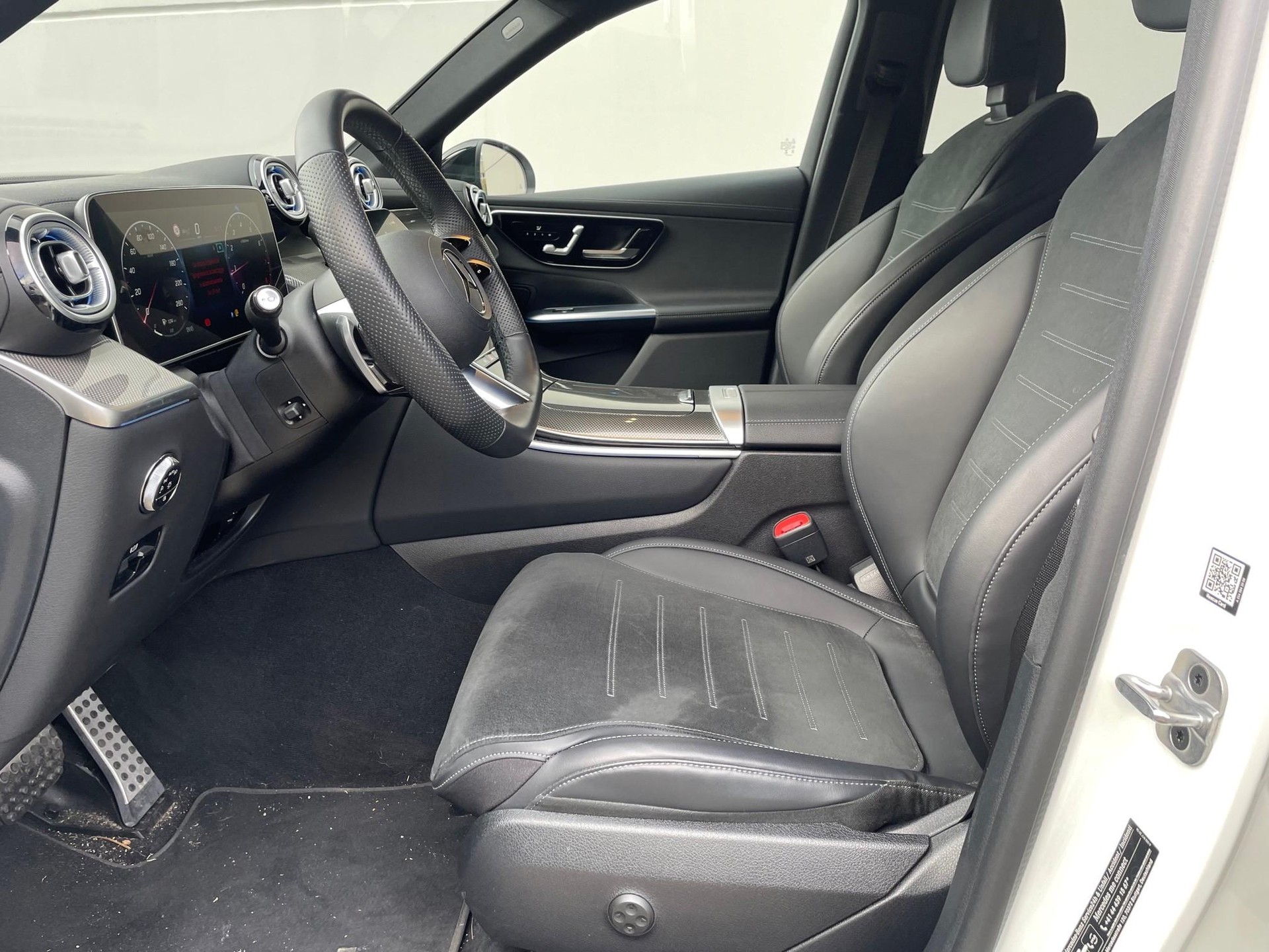 MERCEDES-BENZ GLC 200 AMG Line 4matic-image-13
