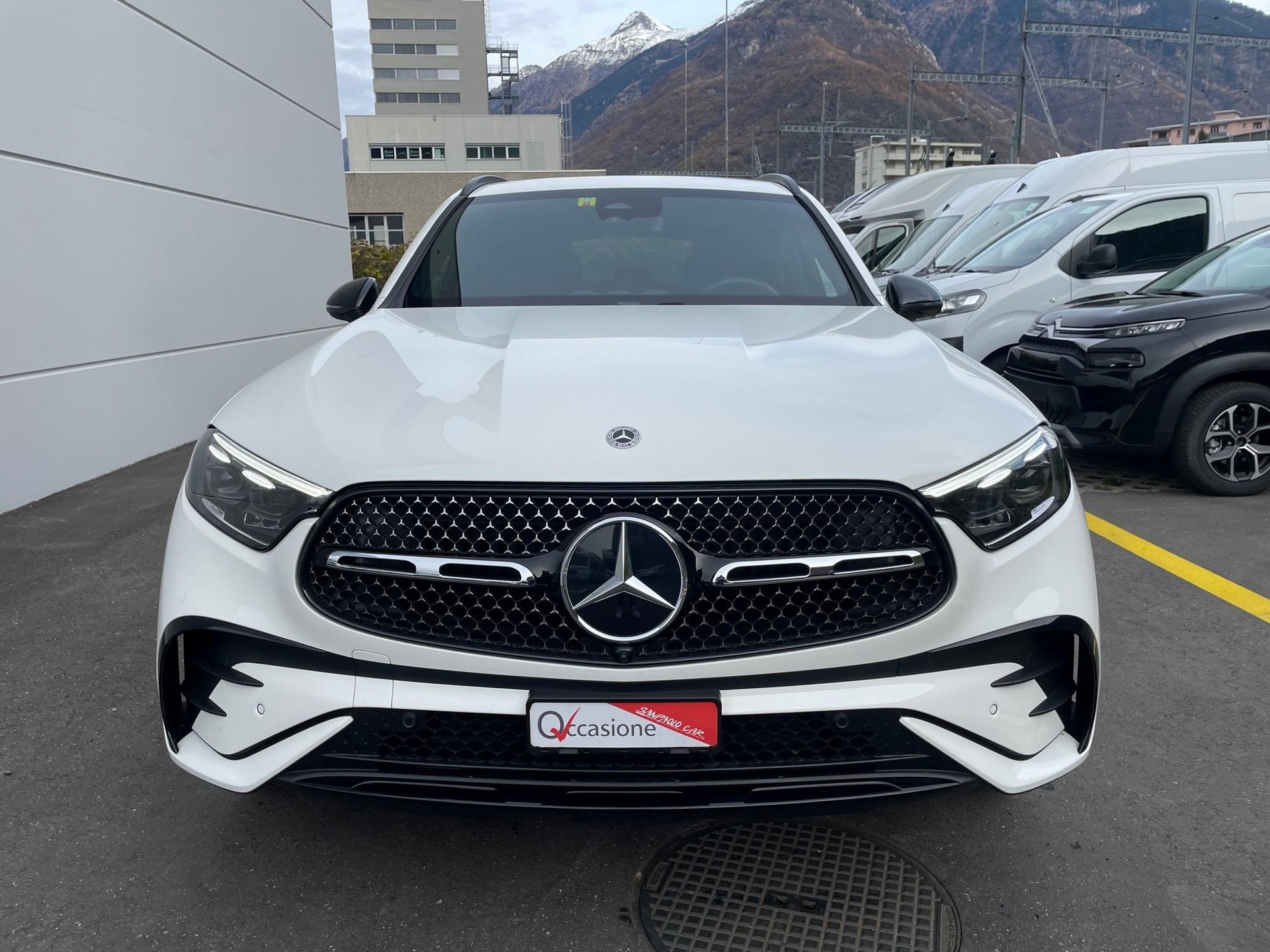 MERCEDES-BENZ GLC 200 AMG Line 4matic-image-1