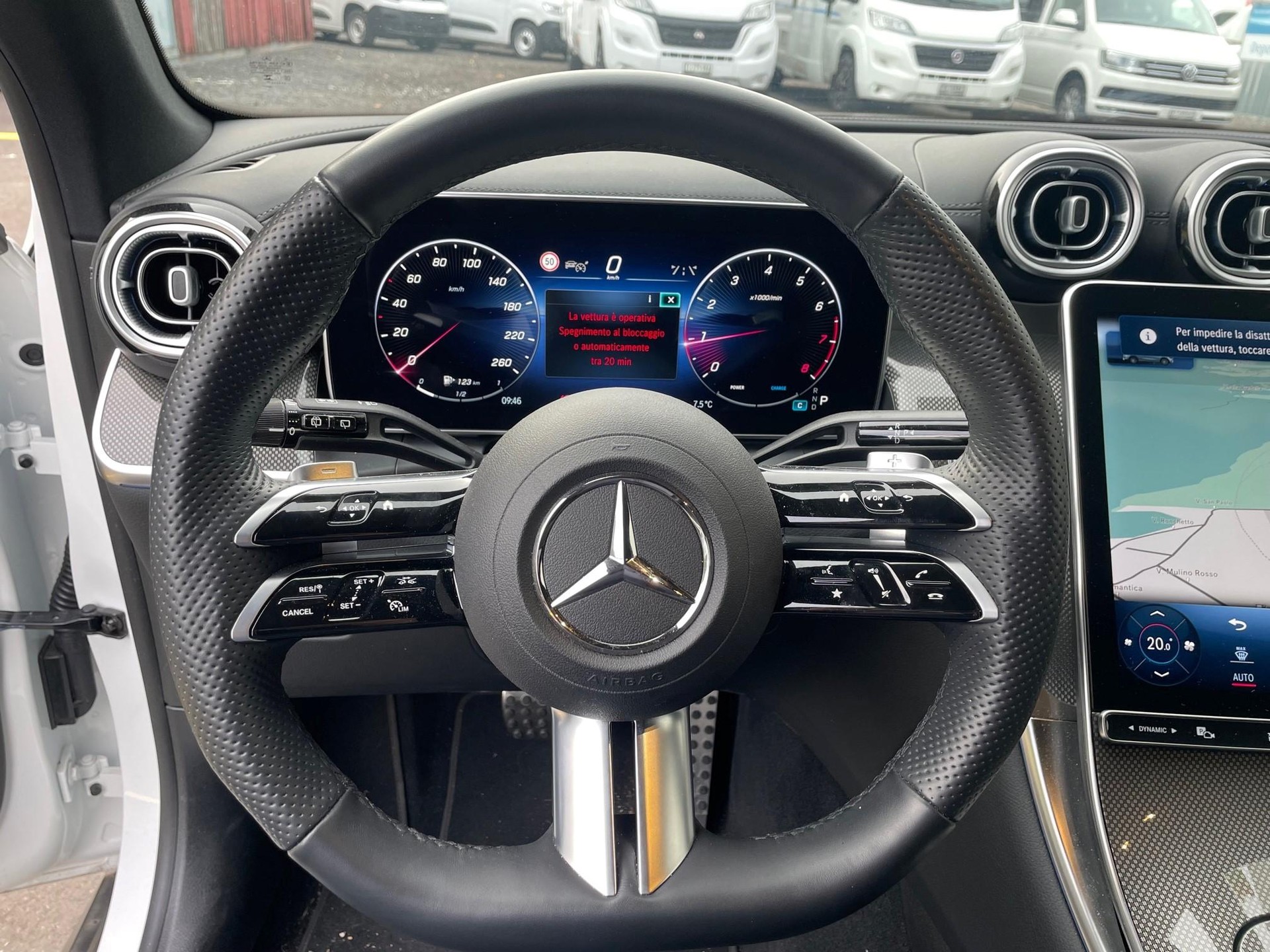 MERCEDES-BENZ GLC 200 AMG Line 4matic-image-12