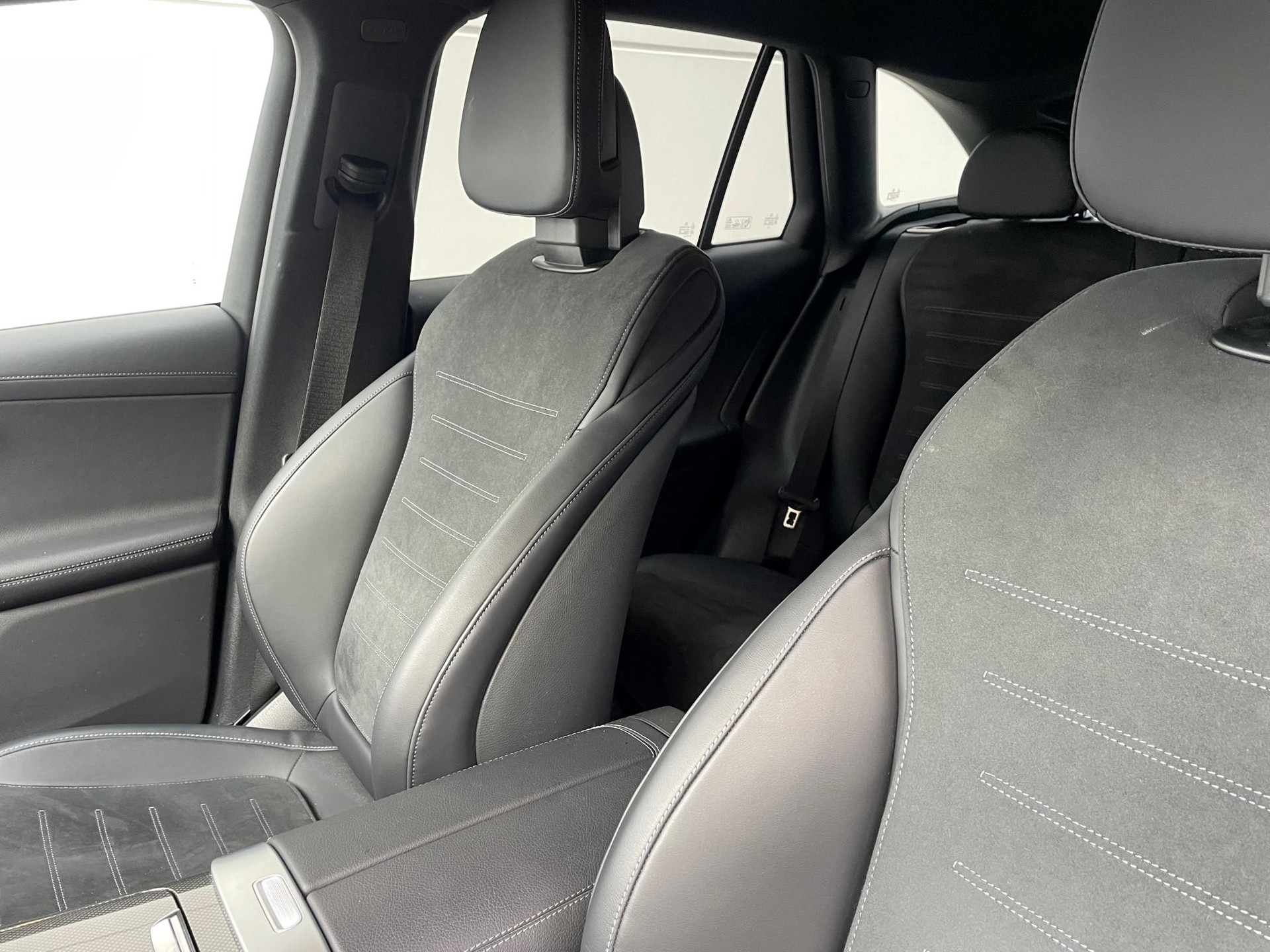 MERCEDES-BENZ GLC 200 AMG Line 4matic-image-14