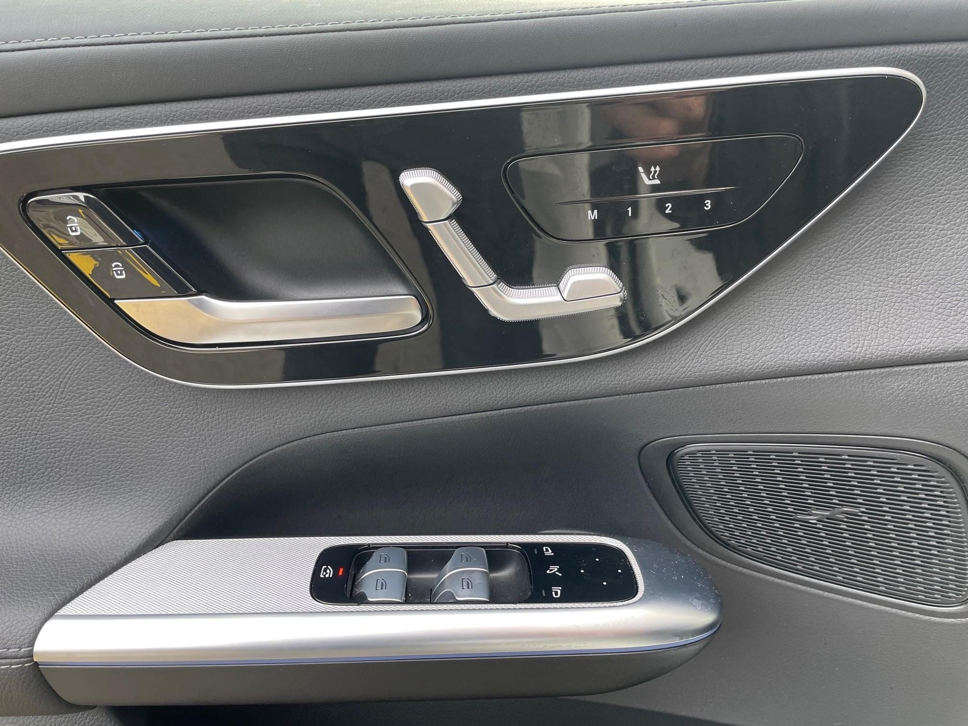 MERCEDES-BENZ GLC 200 AMG Line 4matic-image-7