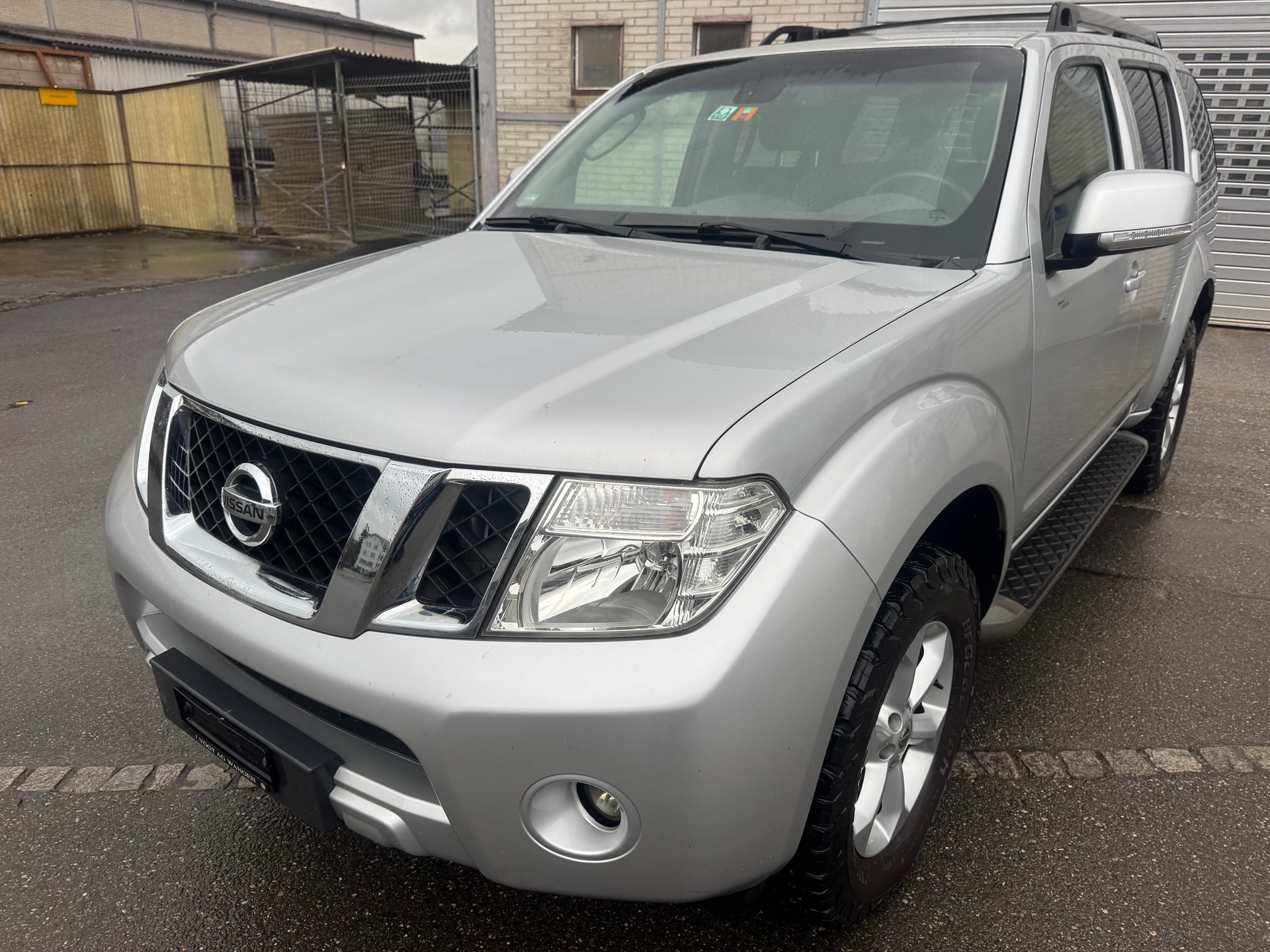 NISSAN Pathfinder 2.5 dCi LE Automatic-image-2