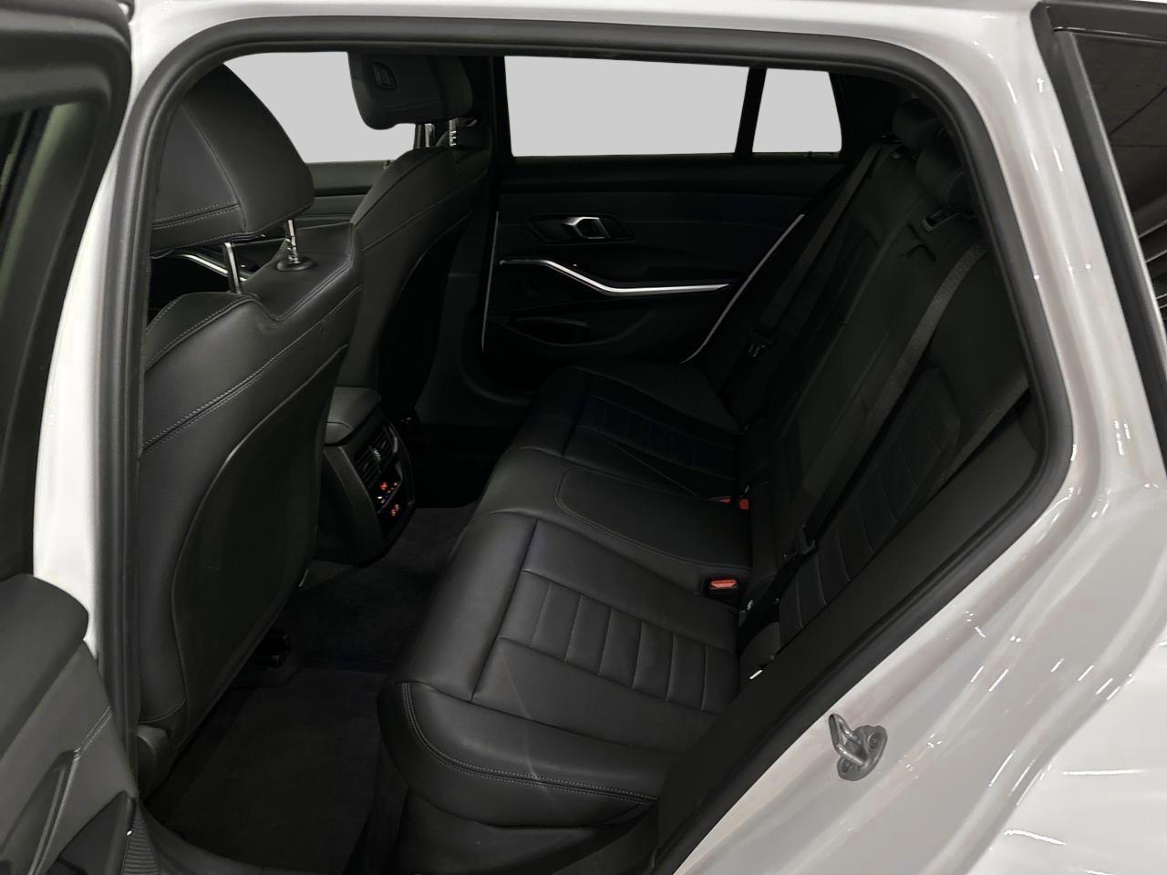 BMW 320d xDrive Touring M Sport-image-15