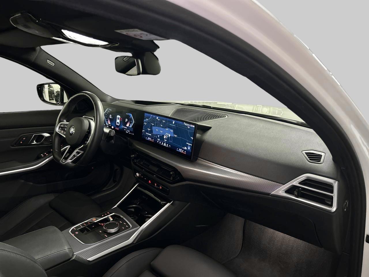 BMW 320d xDrive Touring M Sport-image-13