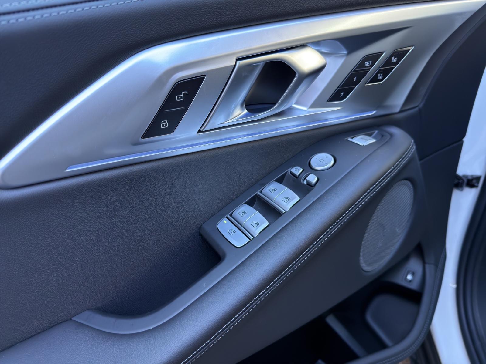 BMW XM 50e Plug-in Hybrid-image-14