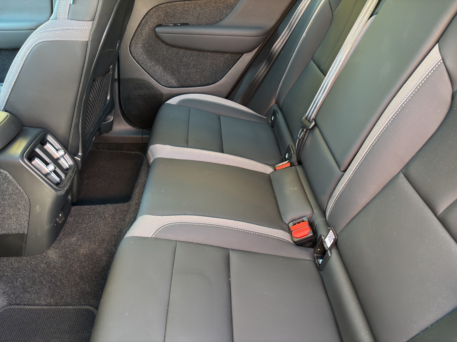VOLVO C40 P8 Twin Recharge Ultimate AWD-image-5