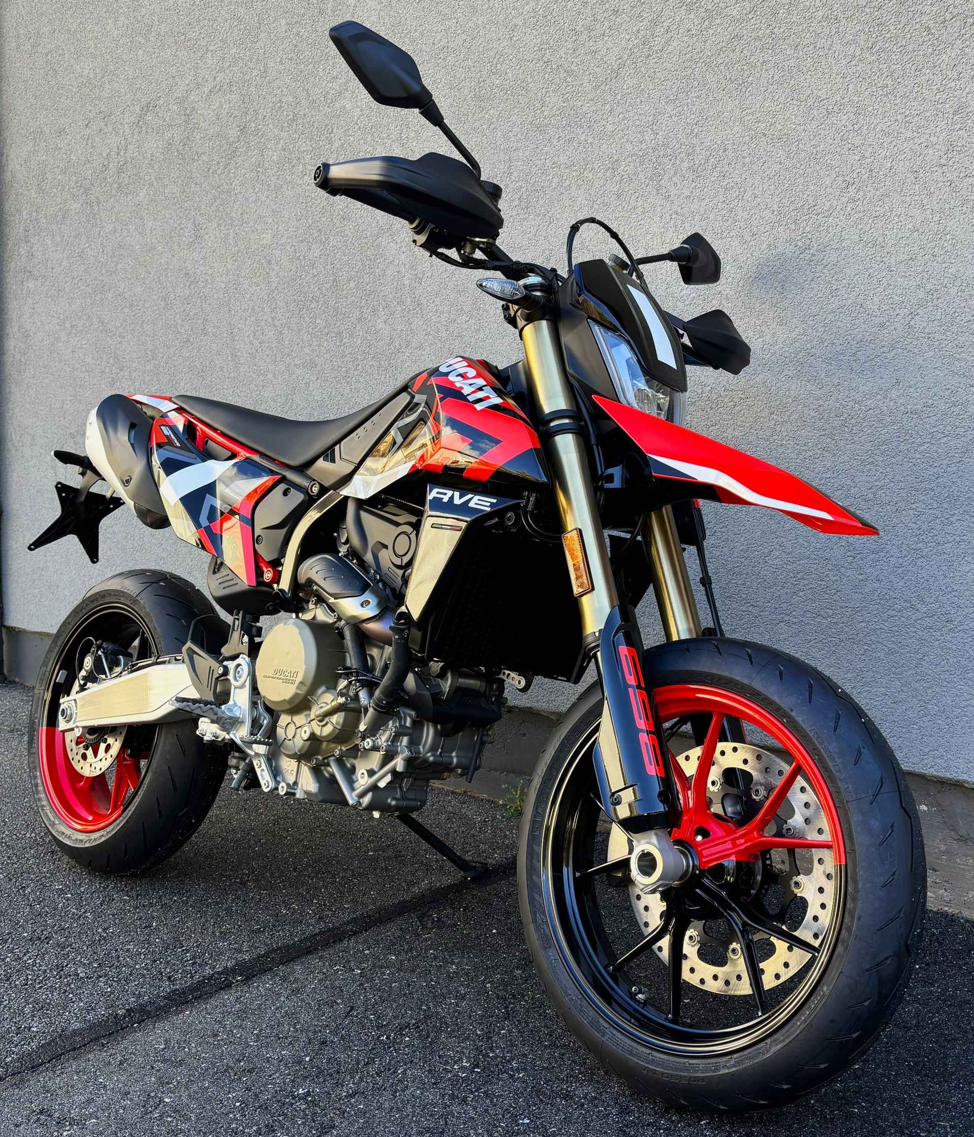 DUCATI Hypermotard 698 Mono RVE-showroom-element-1