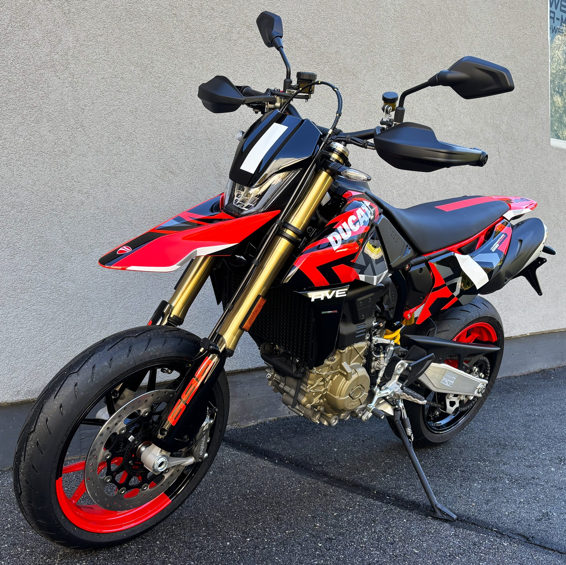 DUCATI Hypermotard 698 Mono RVE-showroom-element-2