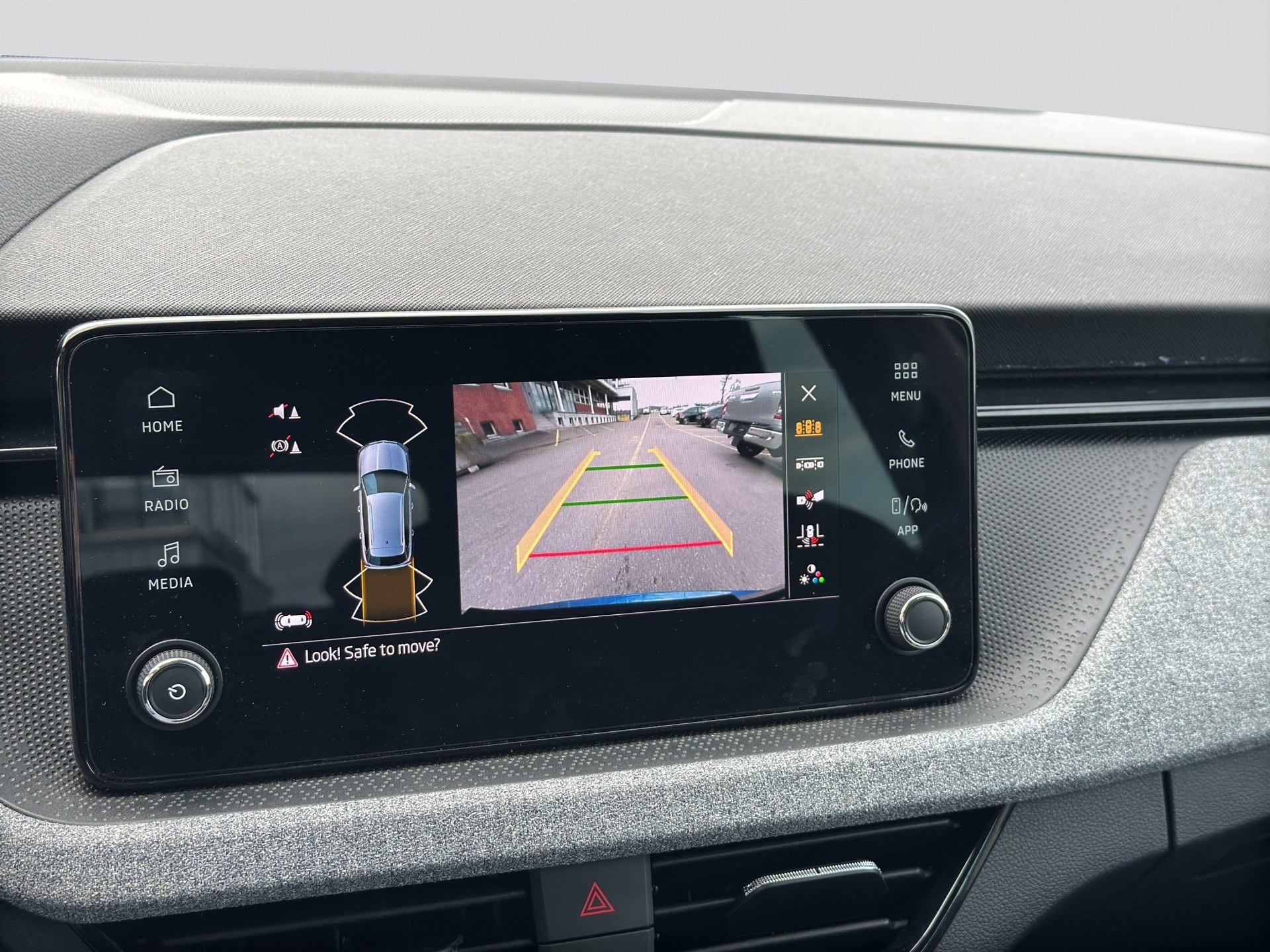 SKODA Kamiq 1.5 TSI Dynamic DSG Selection-image-11