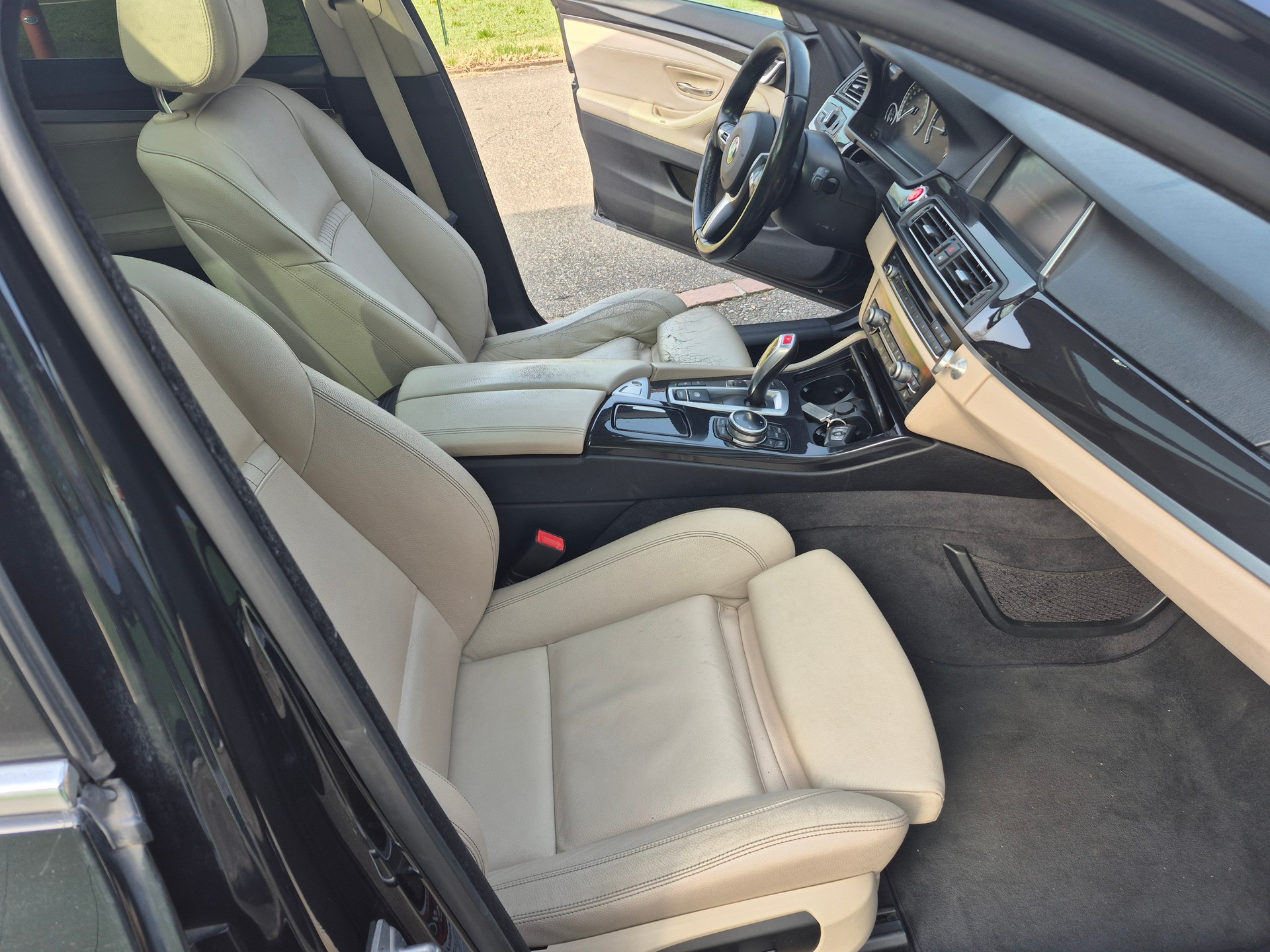 BMW 530d Touring Luxury Line Steptronic-image-4