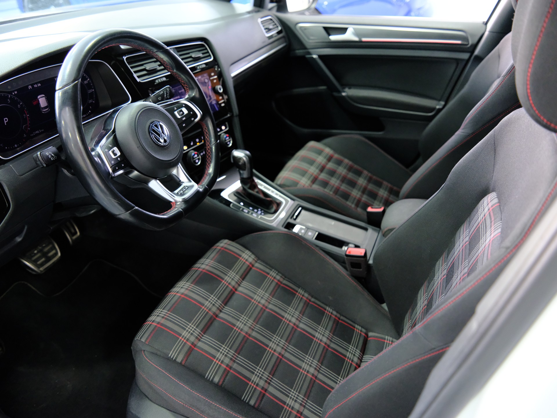 VW Golf 2.0 TSI GTI Performance DSG-image-9