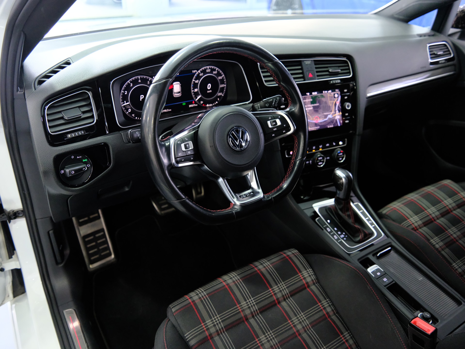 VW Golf 2.0 TSI GTI Performance DSG-image-8