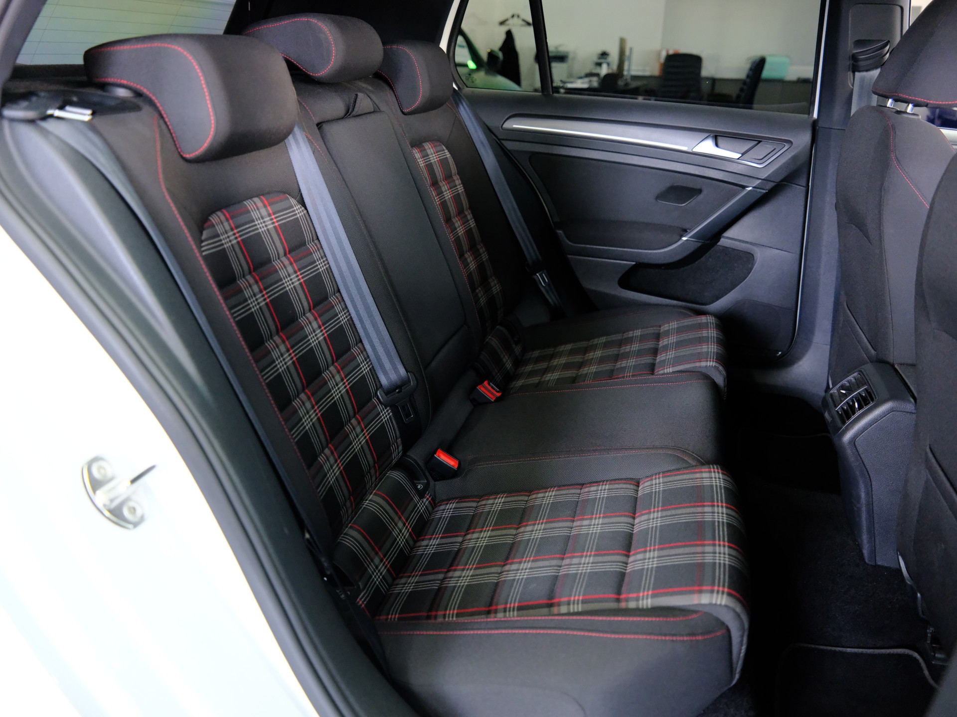 VW Golf 2.0 TSI GTI Performance DSG-image-14
