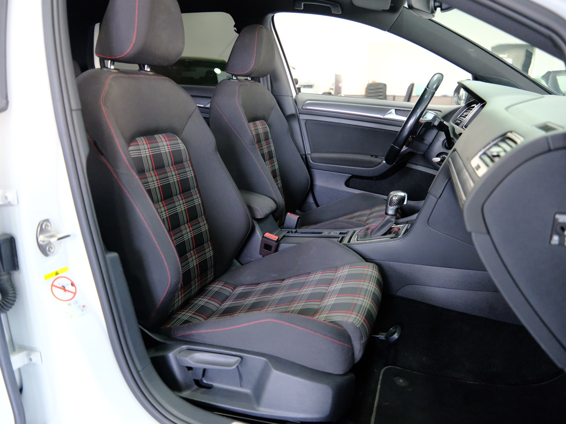 VW Golf 2.0 TSI GTI Performance DSG-image-13