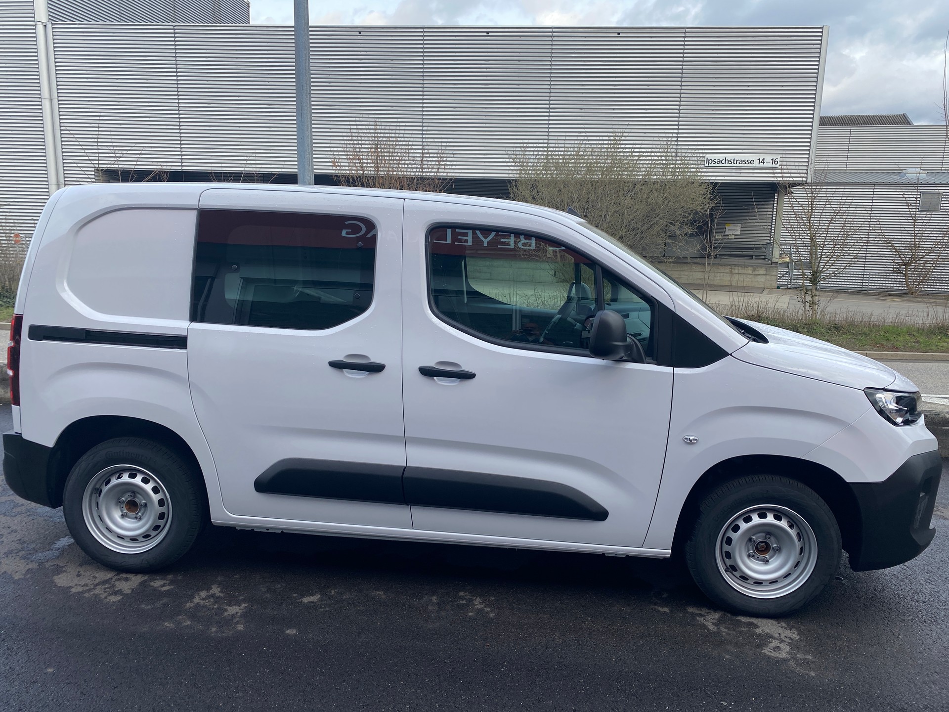 CITROEN Berlingo Van 1.5 Blue HDi 100 s/s Swiss Edition-image-1