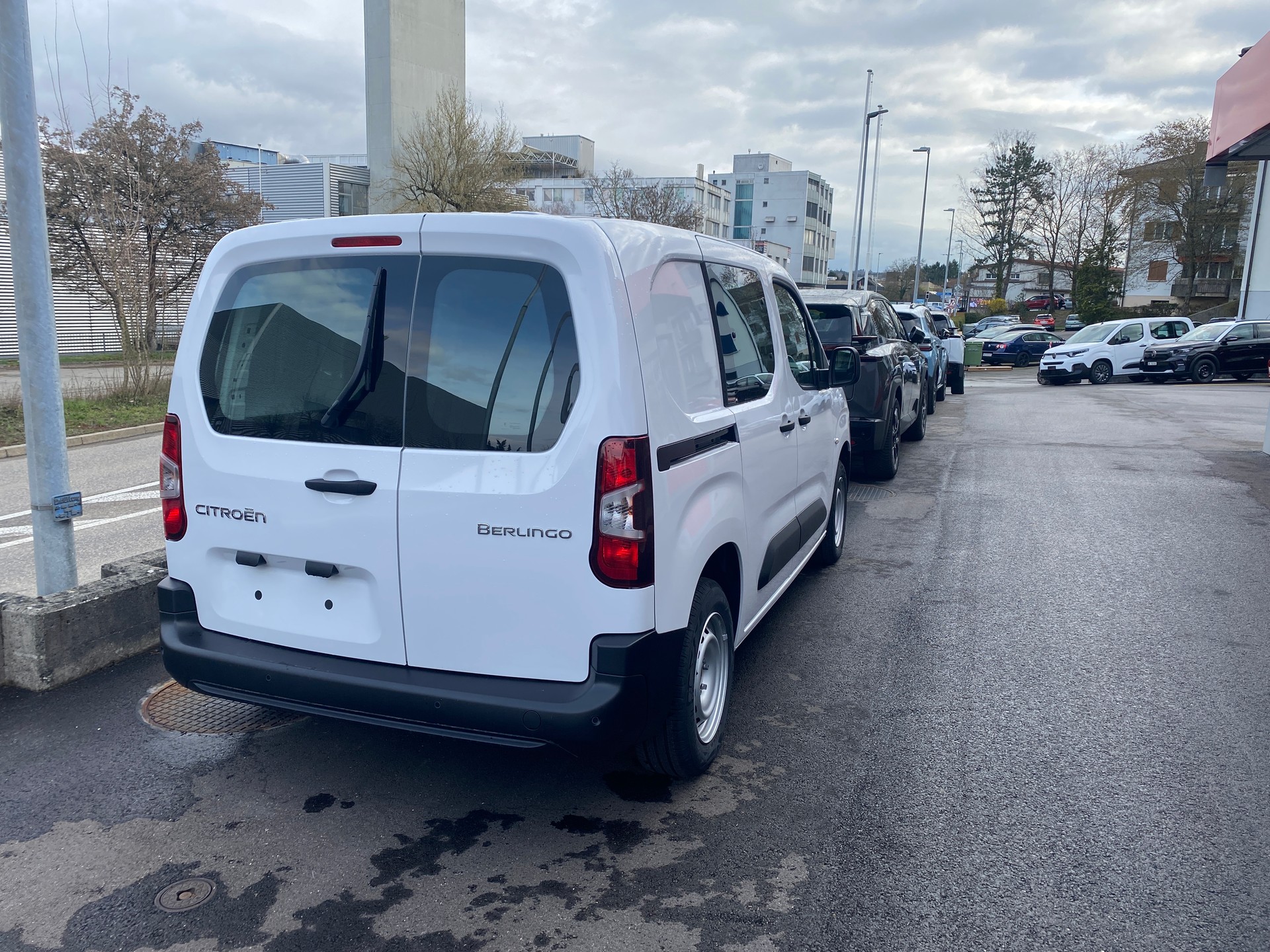 CITROEN Berlingo Van 1.5 Blue HDi 100 s/s Swiss Edition-image-2