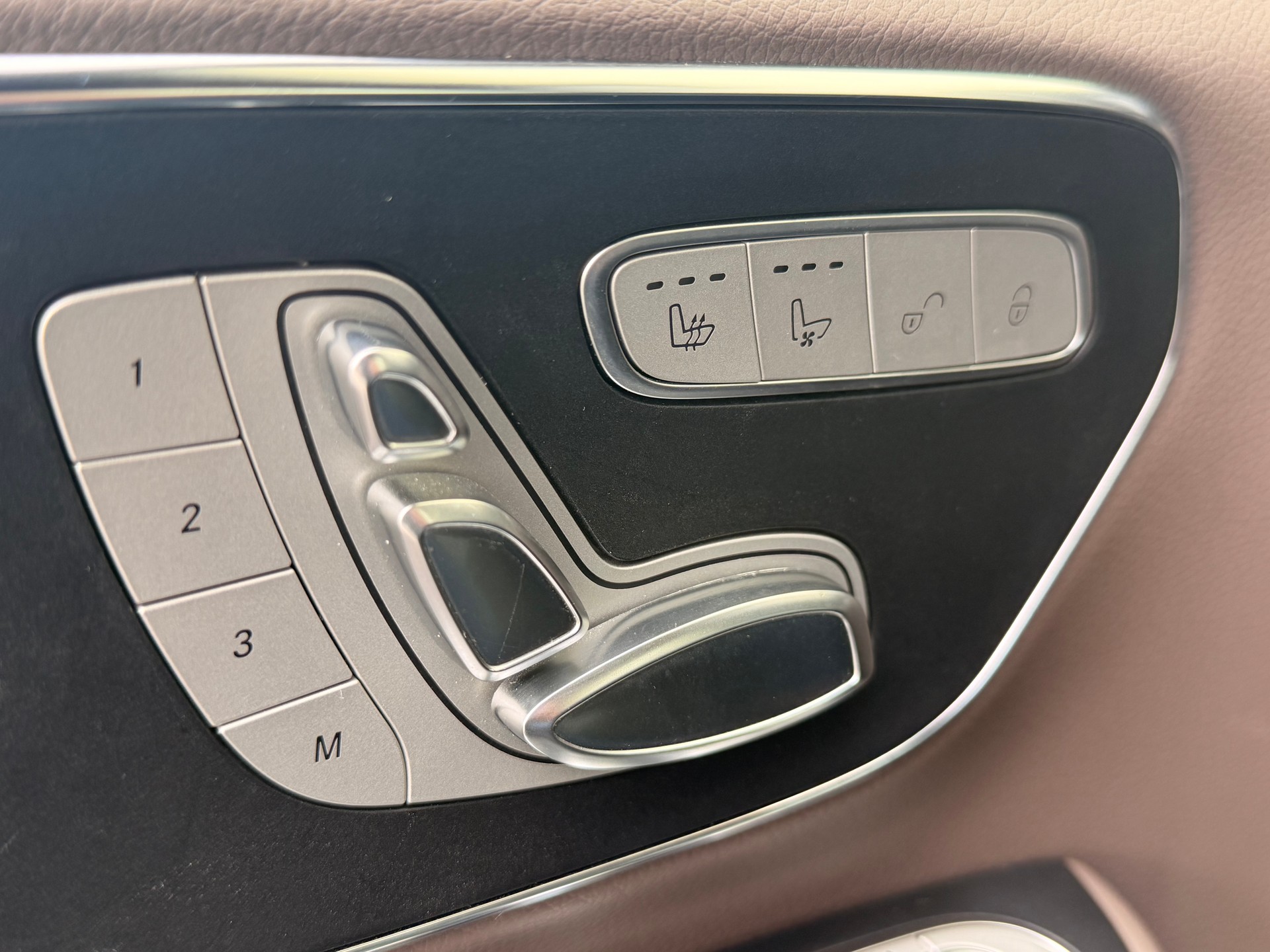 MERCEDES-BENZ V 300 d lang Avantgarde 4Matic 9G-Tronic-image-12