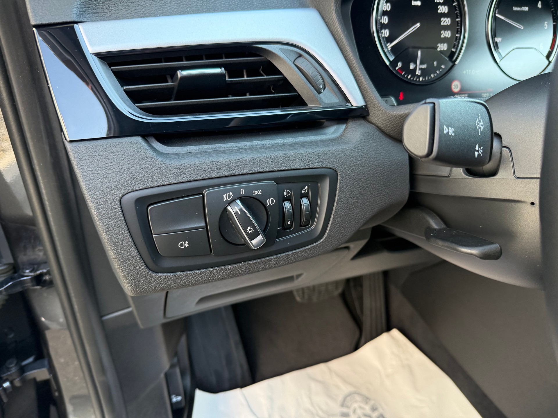 BMW X1 xDrive 18d xLine Steptronic 1350 Kilomètres CERTIFIÉS-image-15
