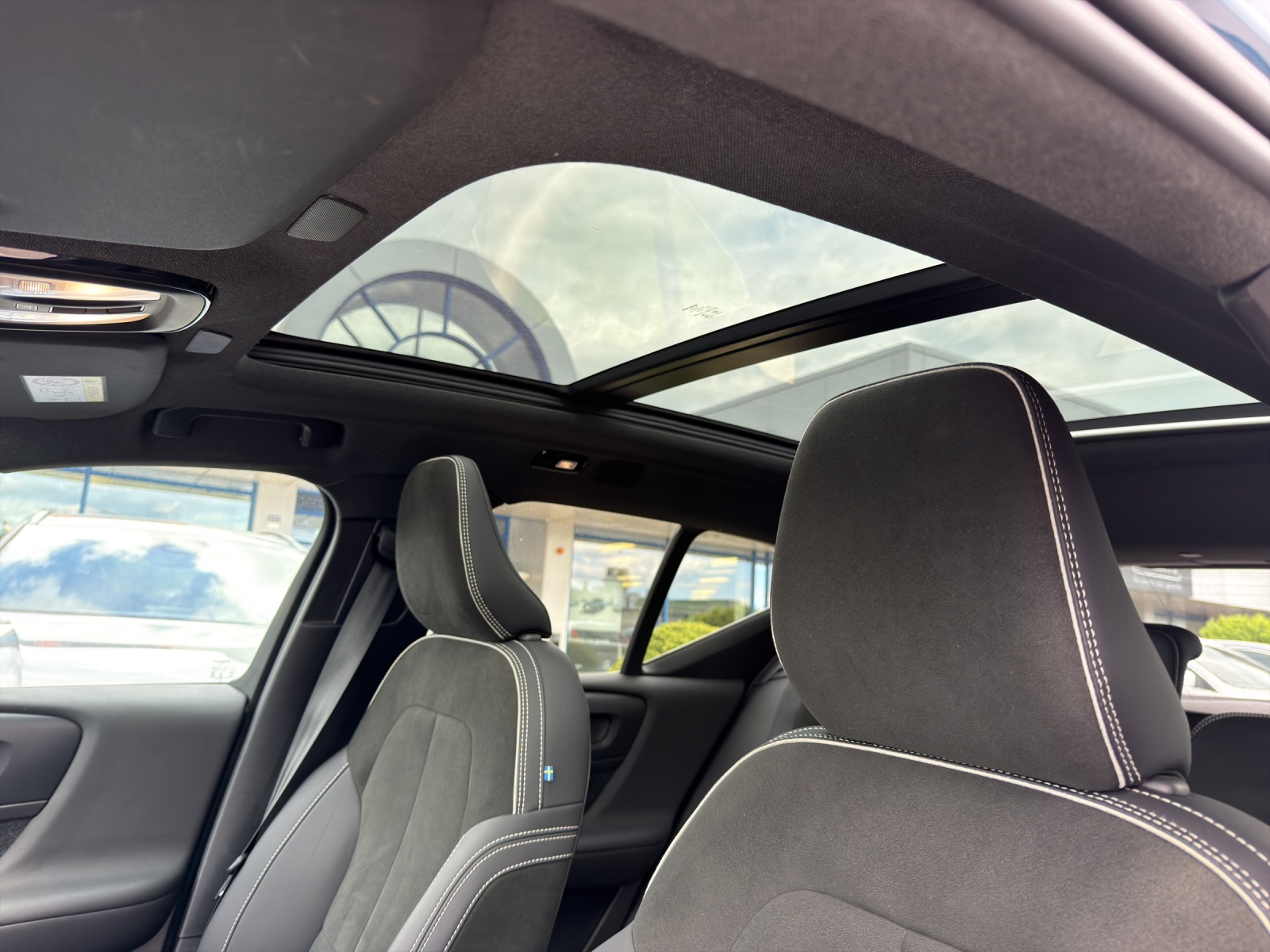 VOLVO XC40 Recharge P8 Twin AWD Pure Electric Ultimate-image-14