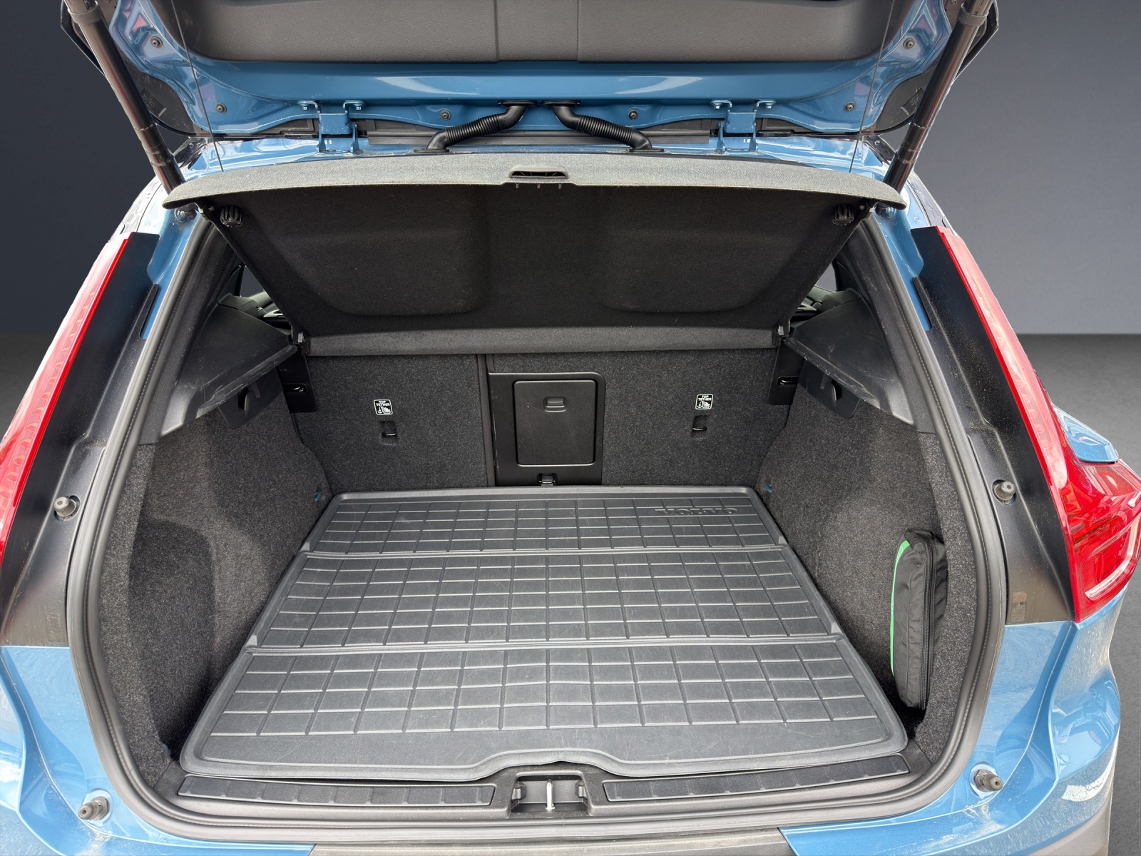 VOLVO XC40 Recharge P8 Twin AWD Pure Electric Ultimate-image-11