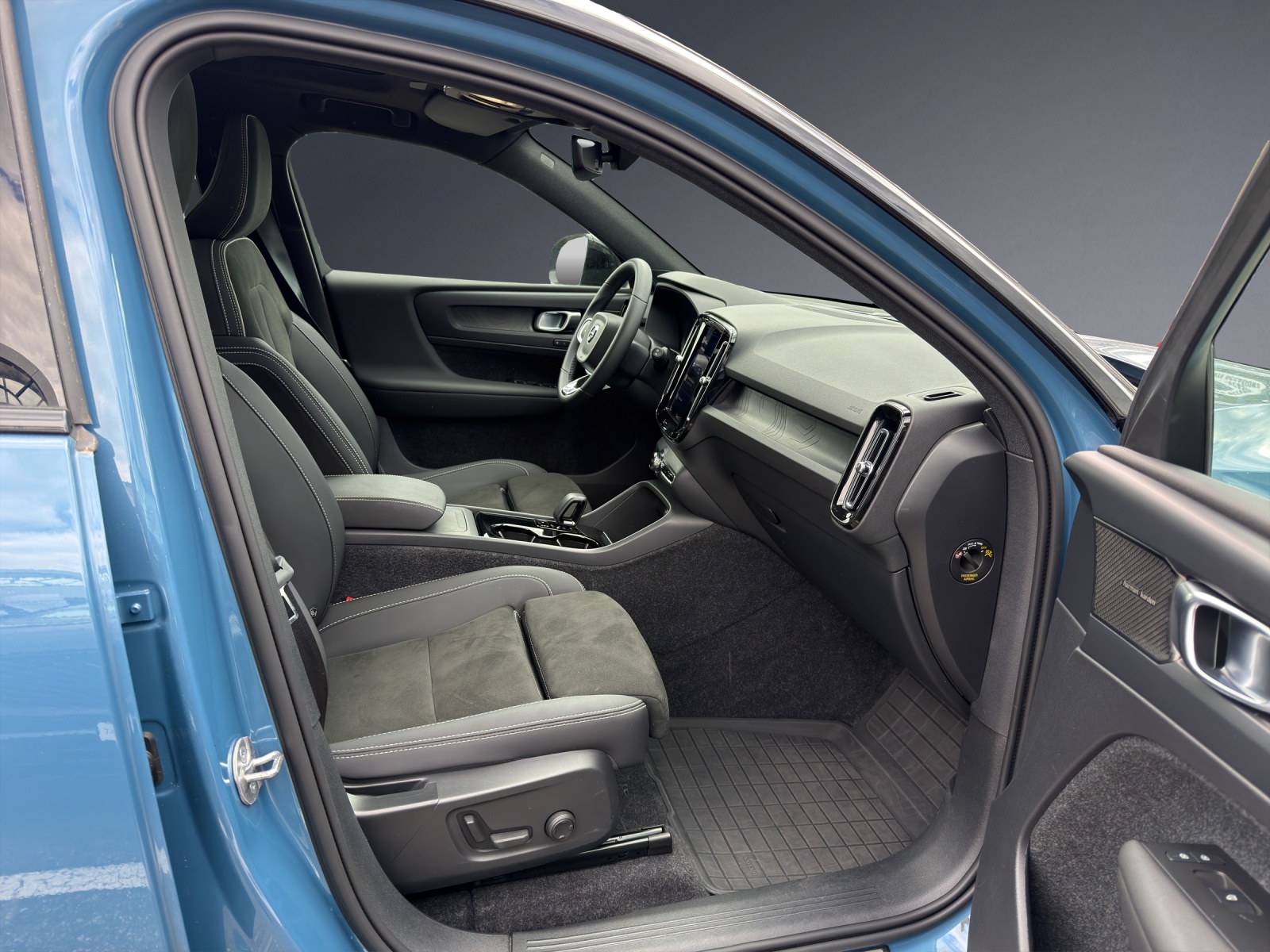 VOLVO XC40 Recharge P8 Twin AWD Pure Electric Ultimate-image-6