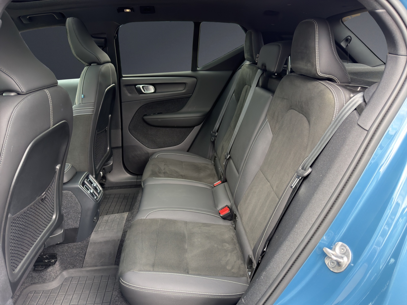 VOLVO XC40 Recharge P8 Twin AWD Pure Electric Ultimate-image-10
