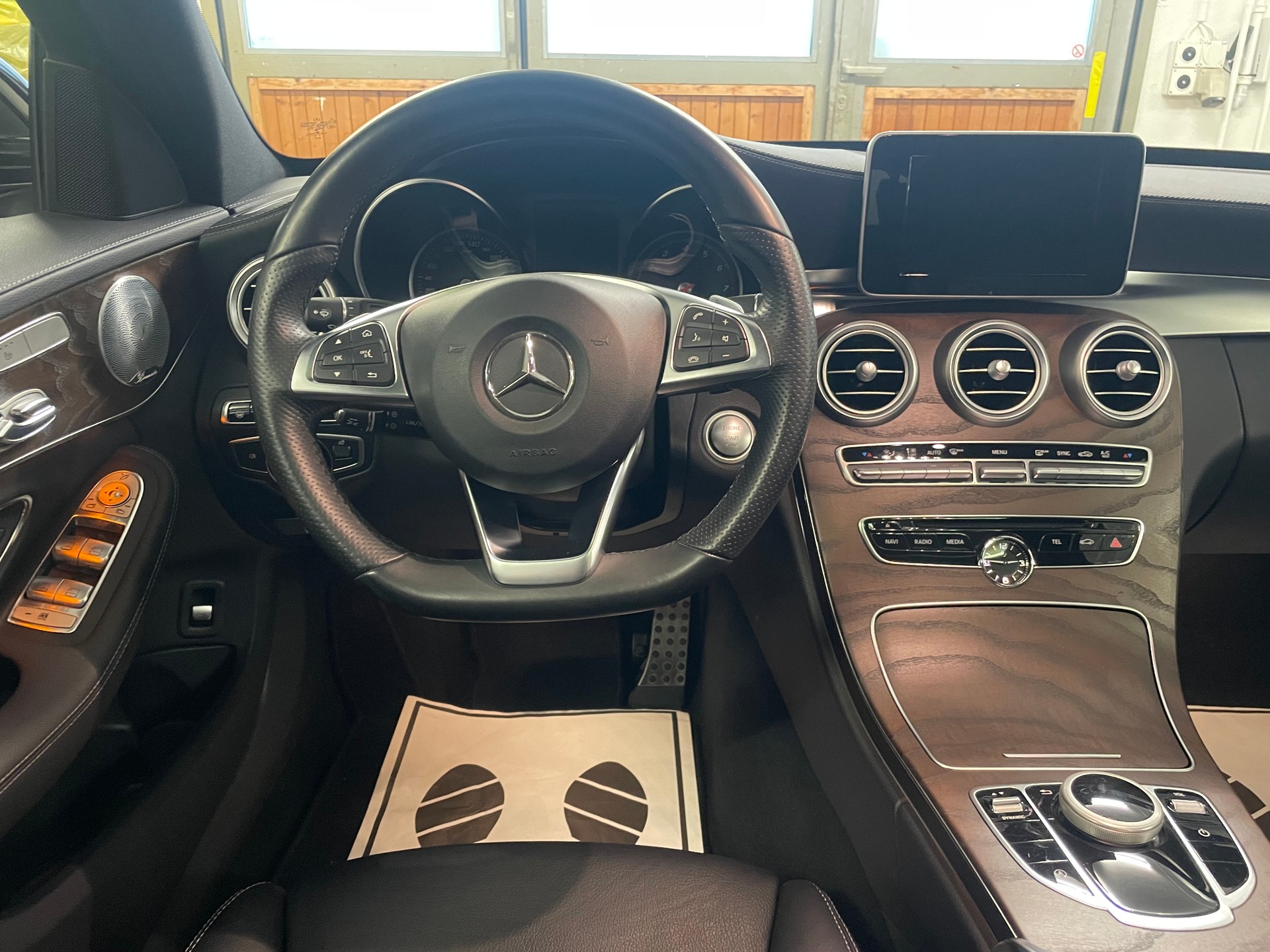 MERCEDES-BENZ C 400 AMG Line 4Matic 7G-Tronic-image-11