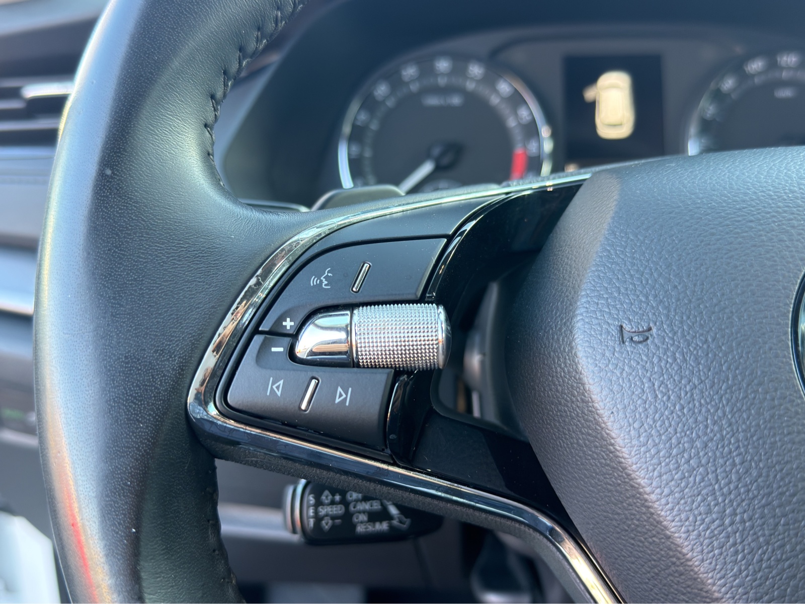 SKODA Octavia Combi 2.0 TDI DSG Ambition 4x4-image-18
