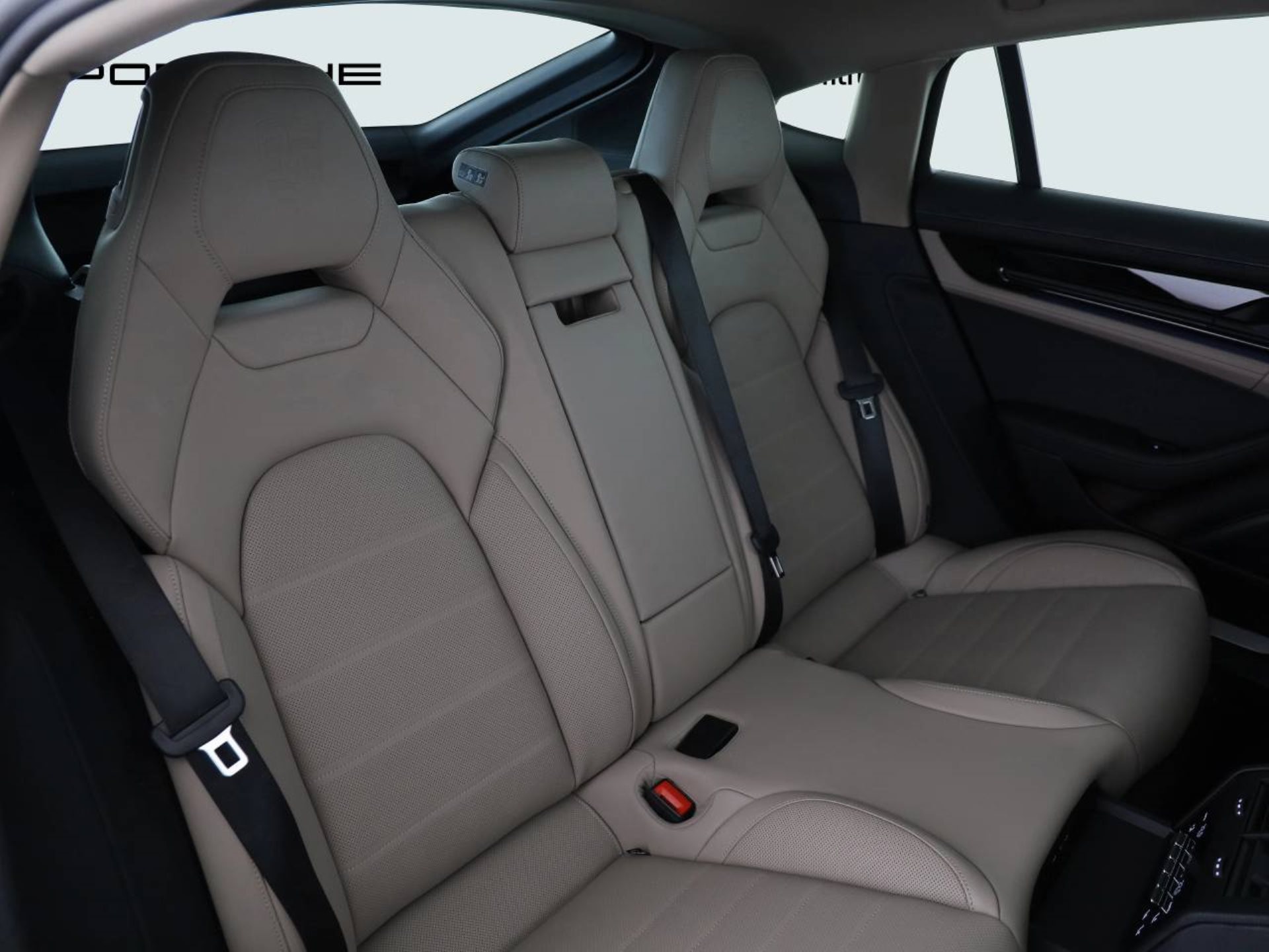 PORSCHE Panamera 4 E-Hybrid-image-3