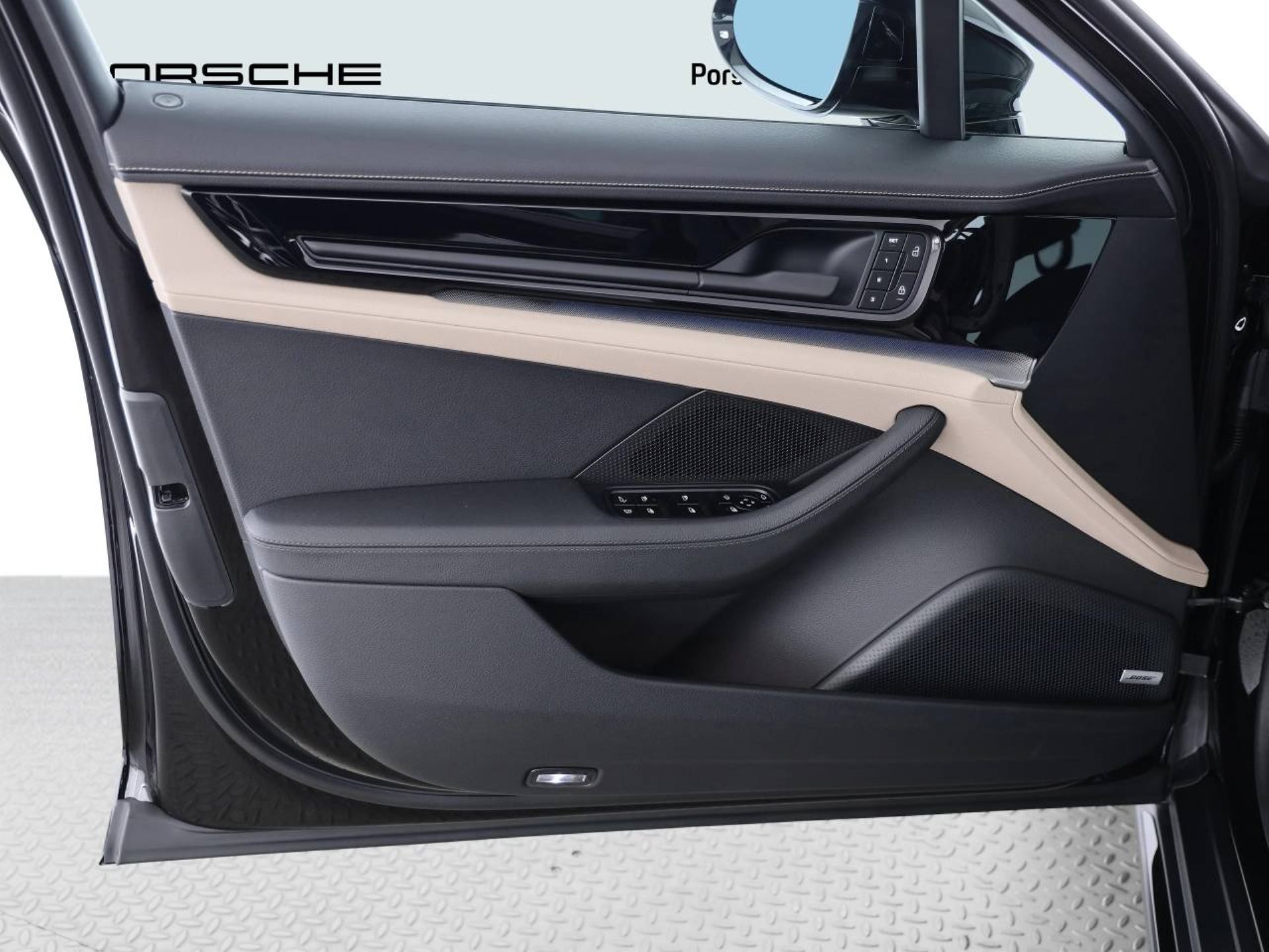 PORSCHE Panamera 4 E-Hybrid-image-12