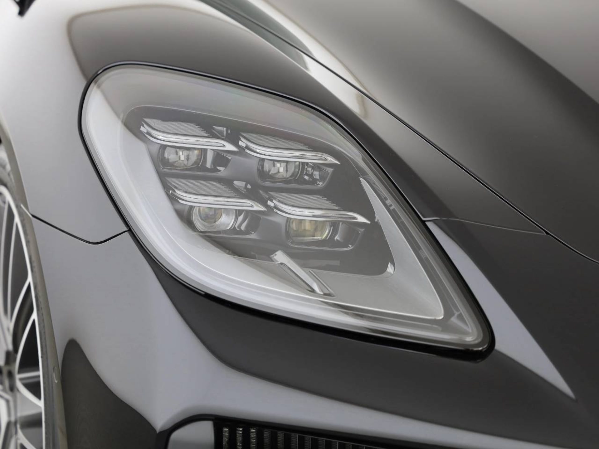 PORSCHE Panamera 4 E-Hybrid-image-19