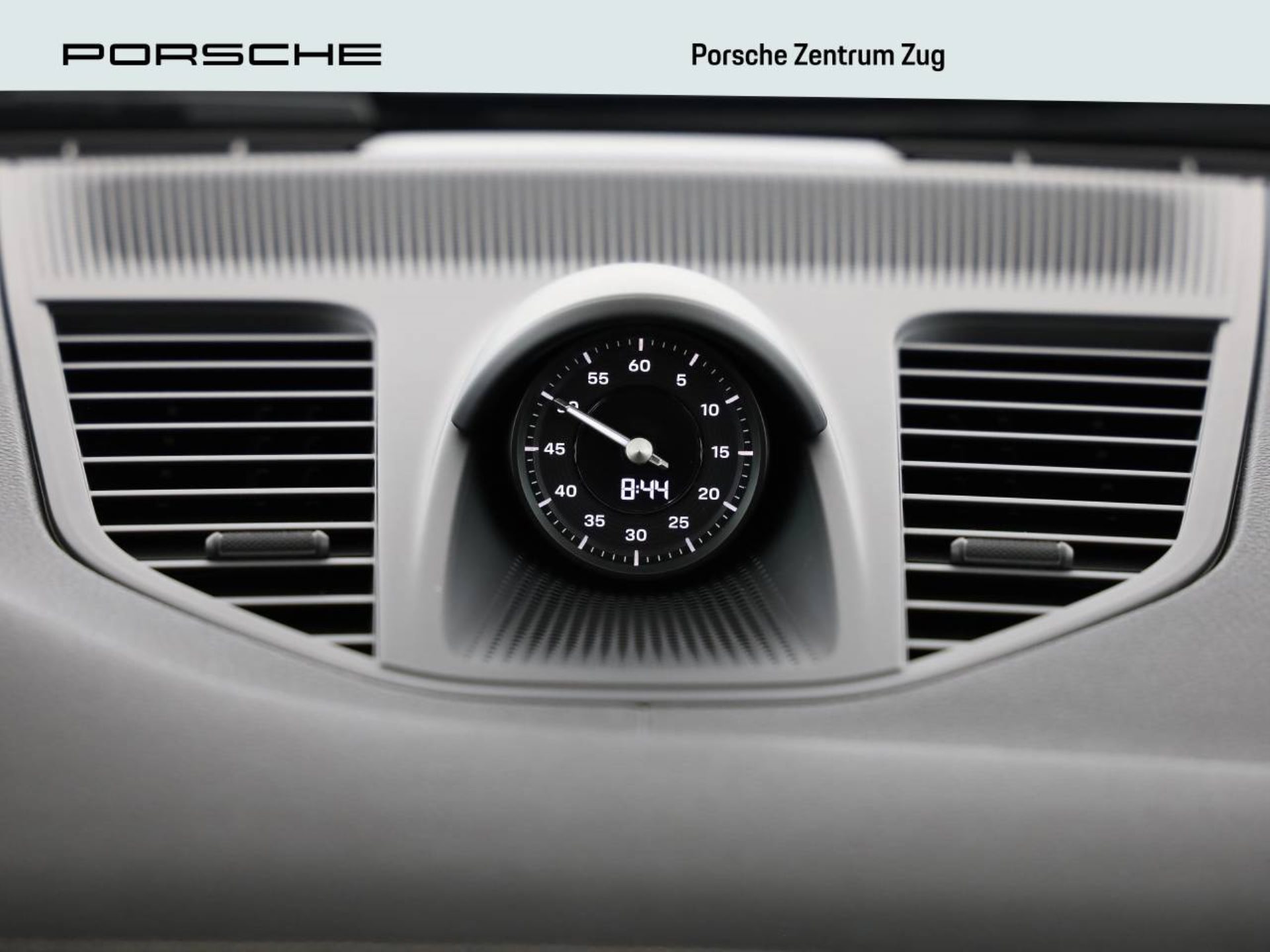 PORSCHE Panamera 4 E-Hybrid-image-16