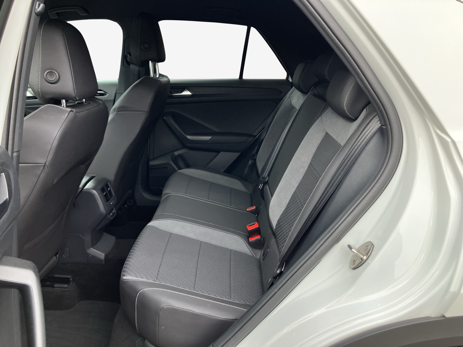 VW T-Roc 2.0 TSI R DSG 4Motion-image-10