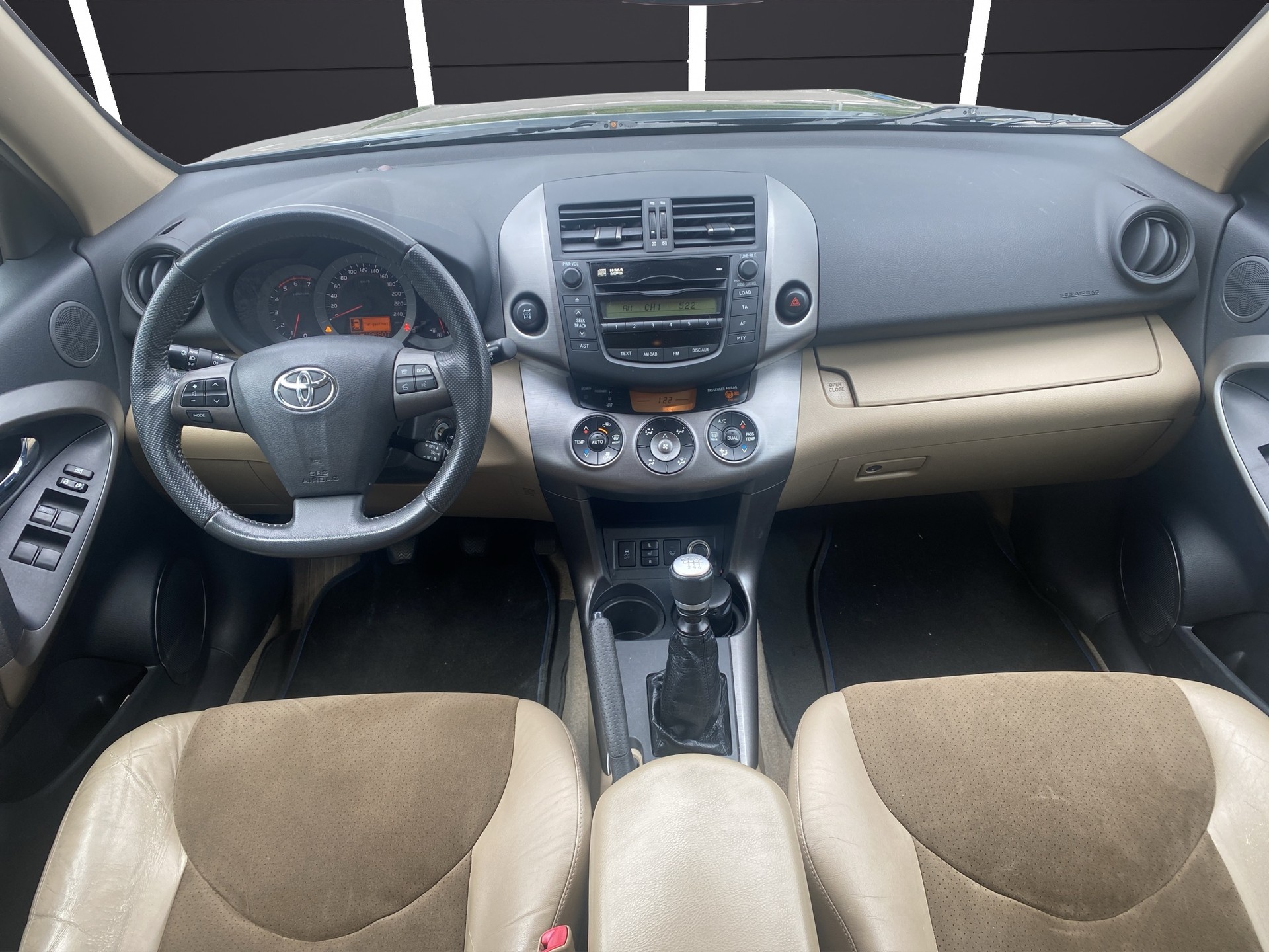 TOYOTA RAV-4 2.2D-4D Linea Sol-image-9