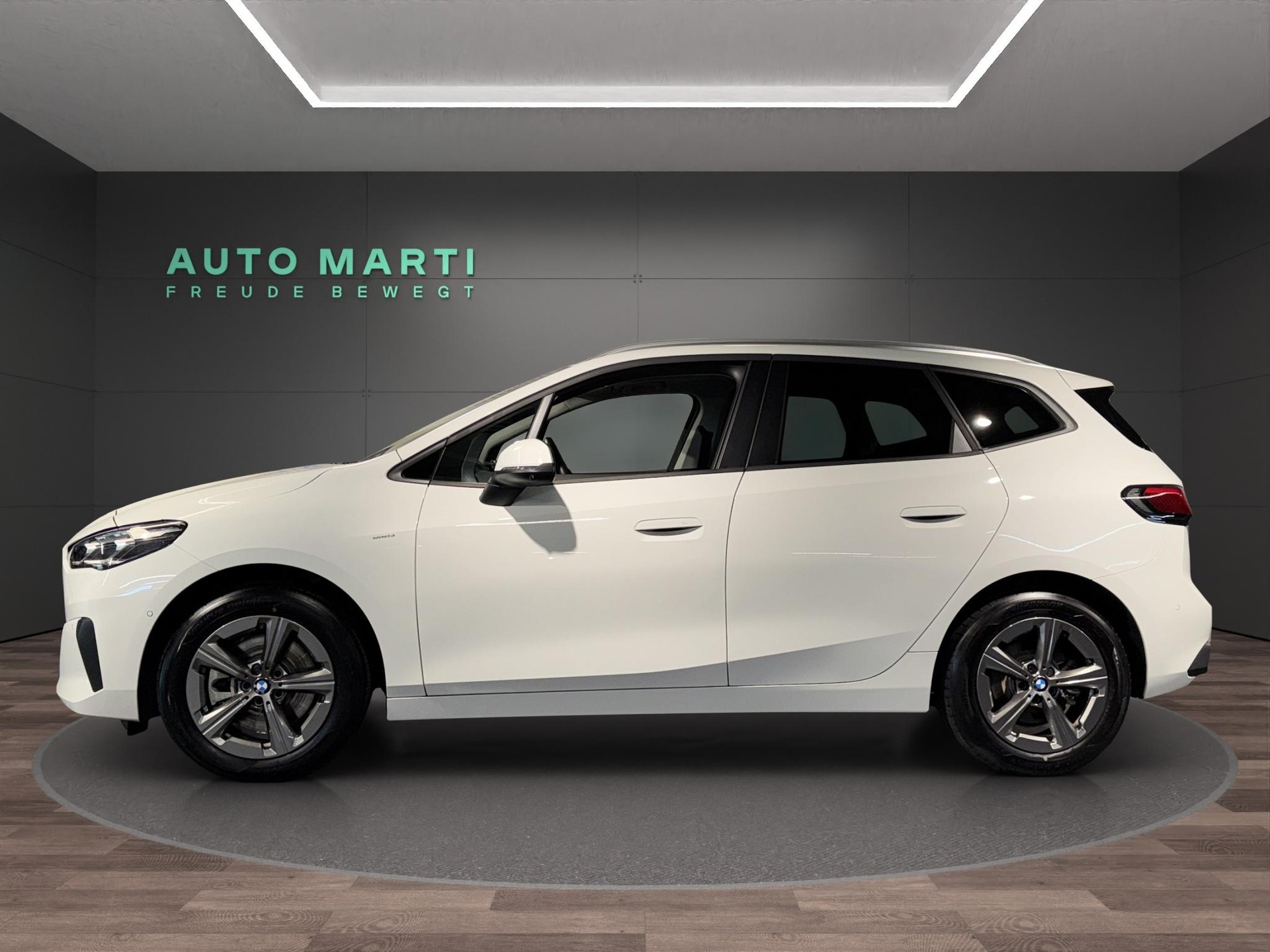 BMW 223d xDrive Active Tourer-image-1