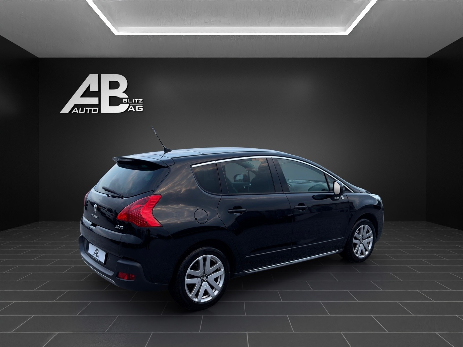 PEUGEOT 3008 HYbrid4 2.0 HDI EGS6-image-4